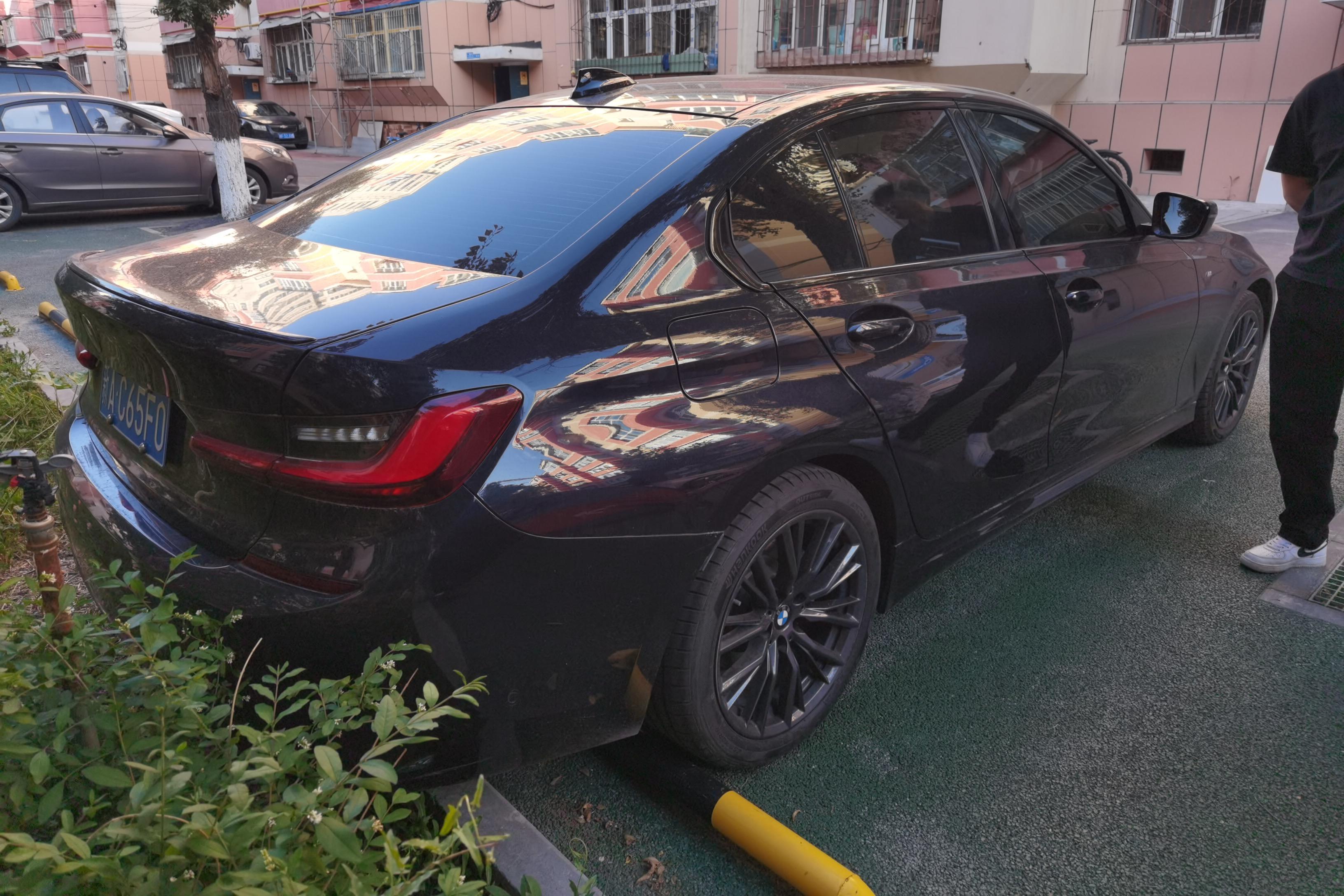 宝马3系 325i 2022款 2.0T 自动 汽油 M运动曜夜套装 (国Ⅵ) 