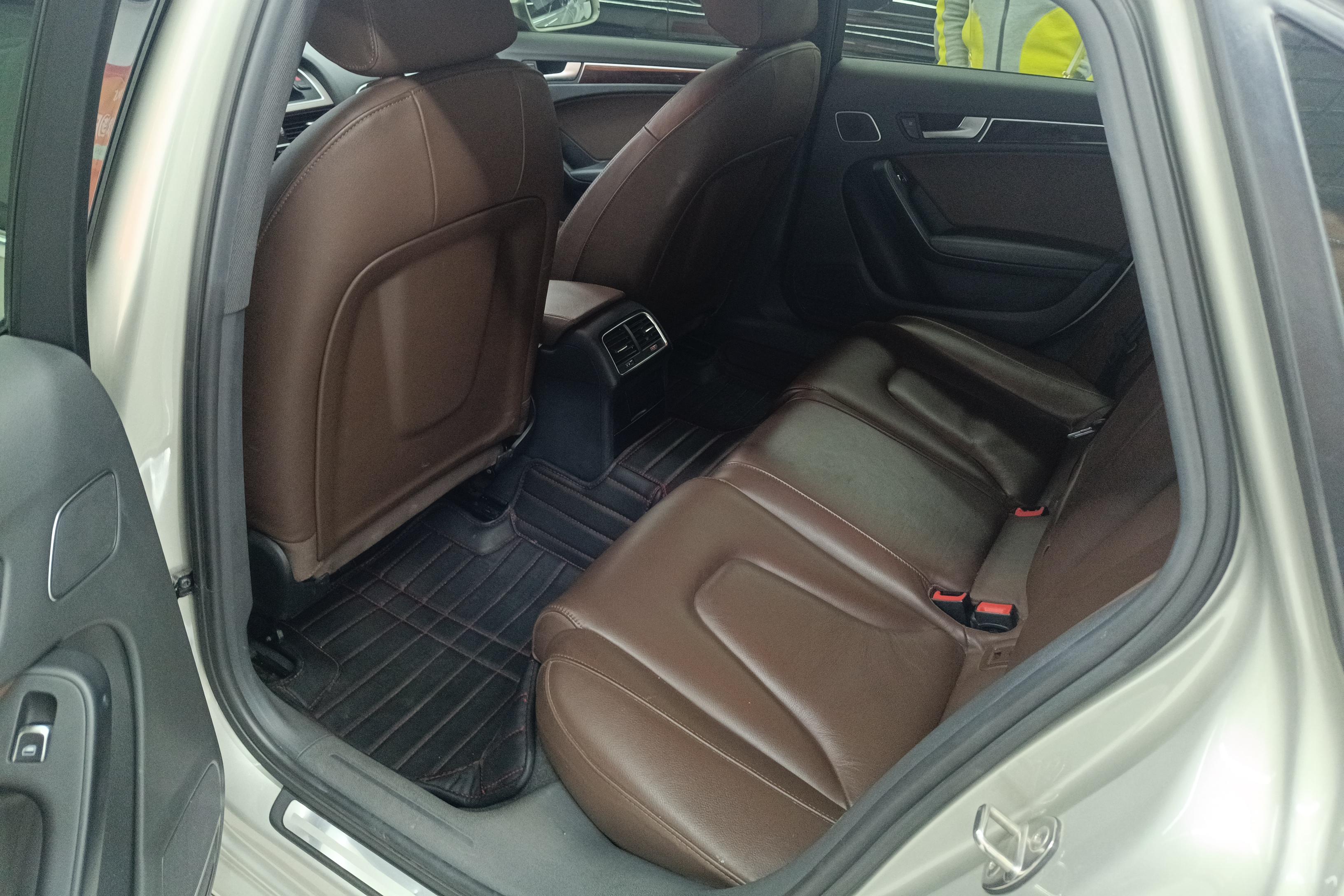 奥迪A4L 2015款 2.0T 自动 舒适型 (国Ⅳ) 