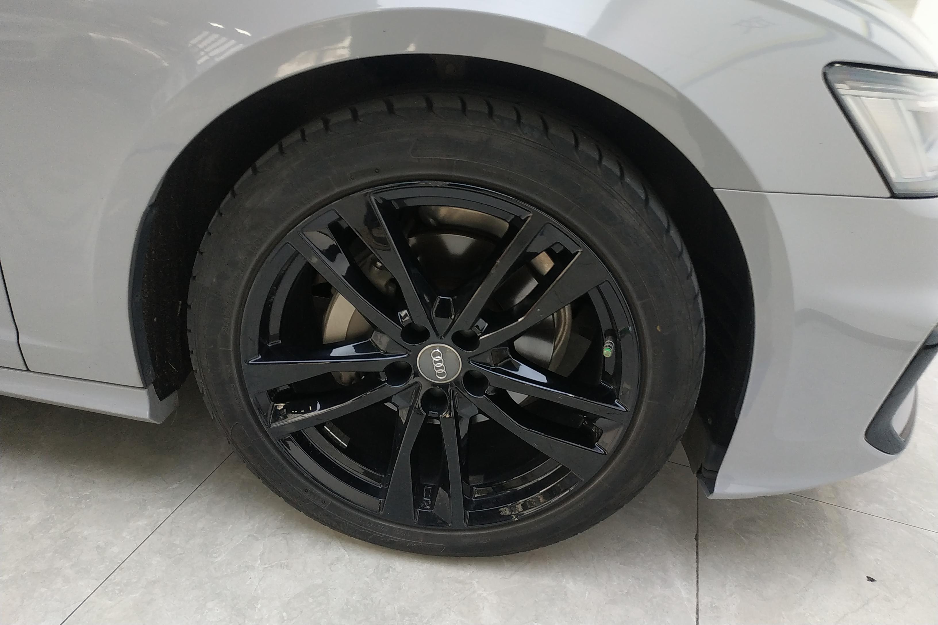 奥迪A6L 40TFSI 2019款 2.0T 自动 豪华动感型 (国Ⅵ) 