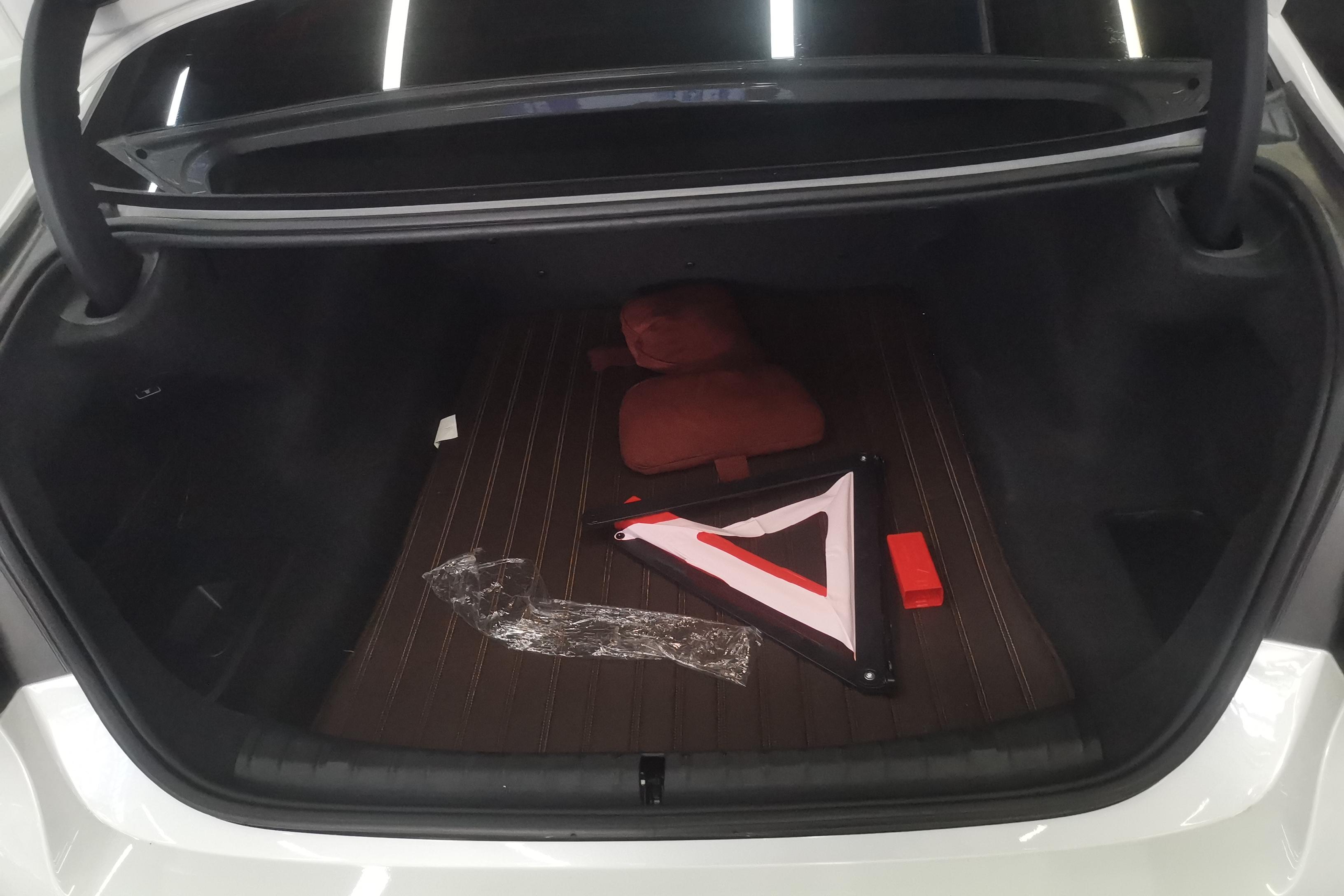 宝马5系 530Li 2018款 2.0T 自动 后驱 尊享型M运动套装 (国Ⅴ) 