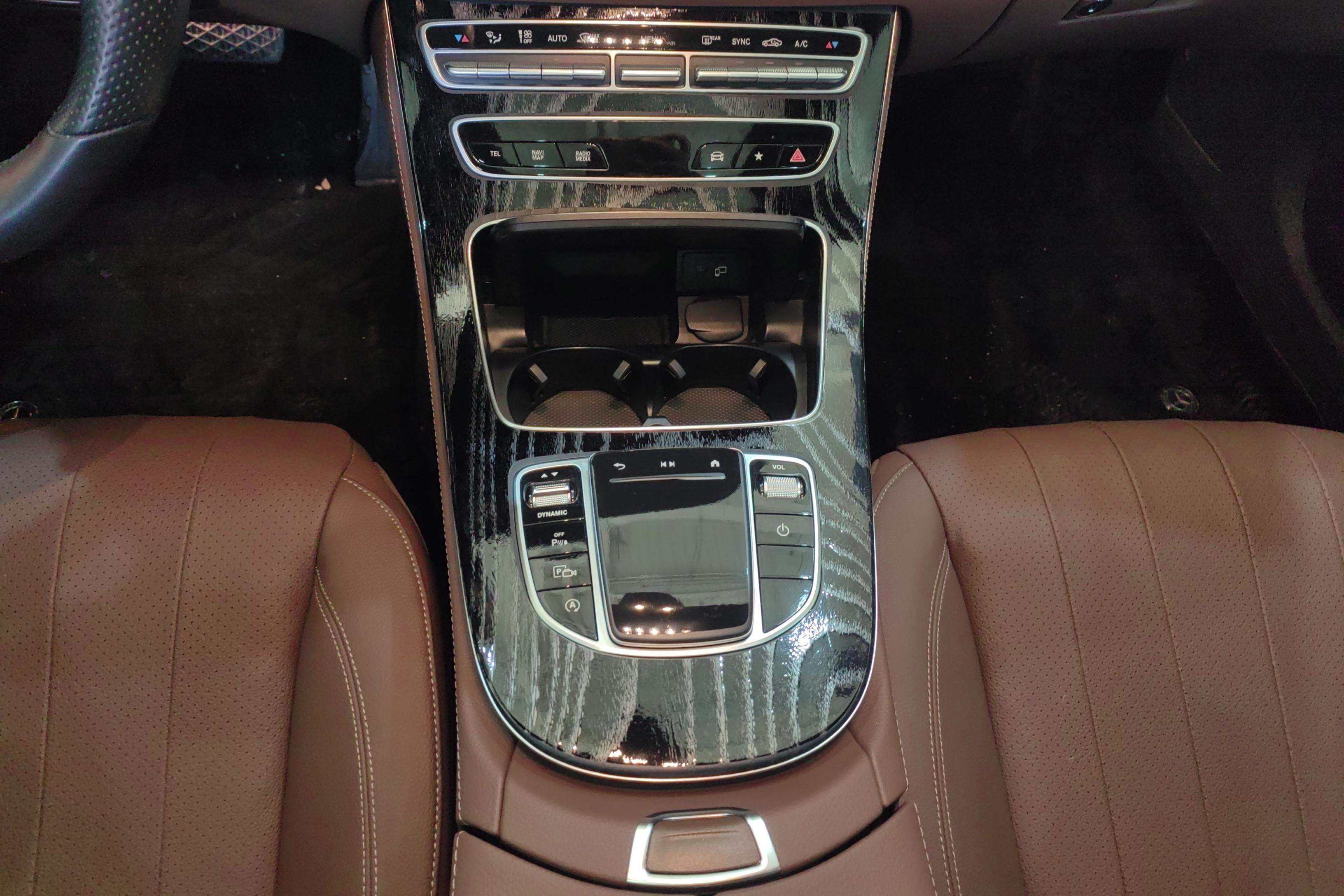 奔驰E级 E260 [进口] 2021款 2.0T 自动 汽油 改款时尚型运动版 