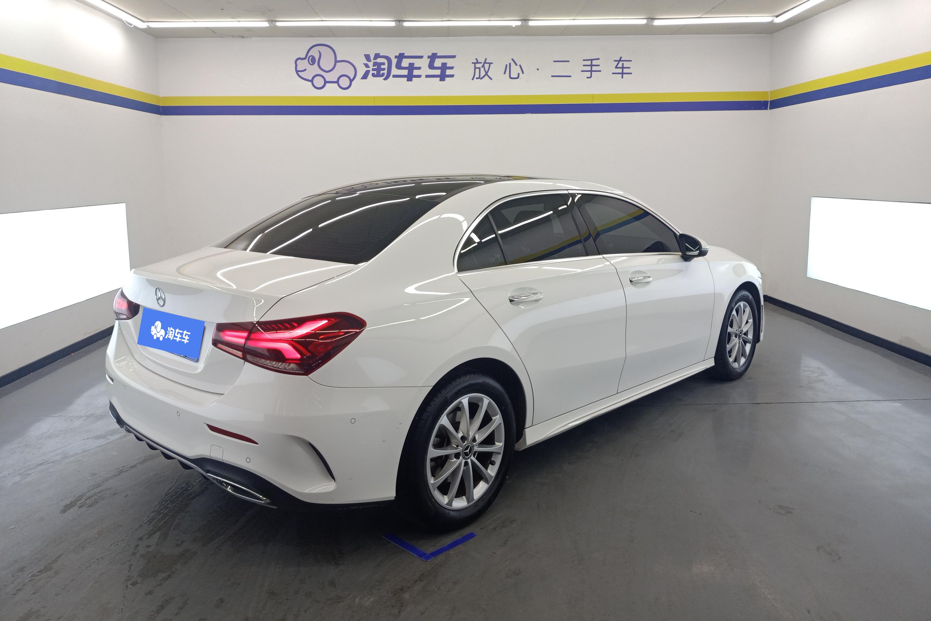 奔驰A级 A200L 2020款 1.3T 自动 改款运动轿车时尚型 (国Ⅵ) 
