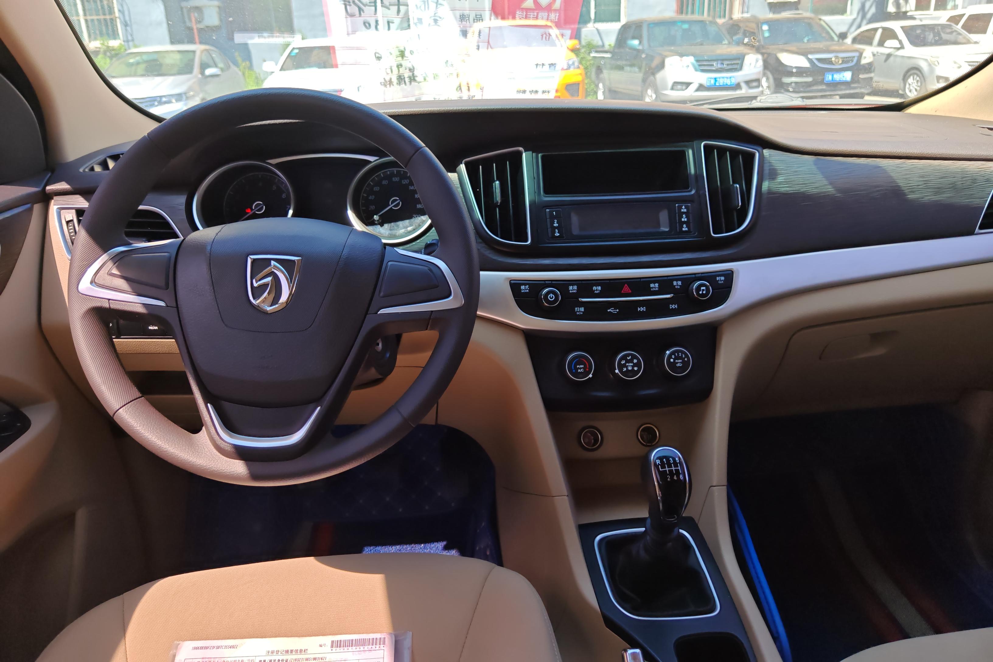 宝骏730 2019款 1.5L 手动 超值型 (国Ⅵ) 