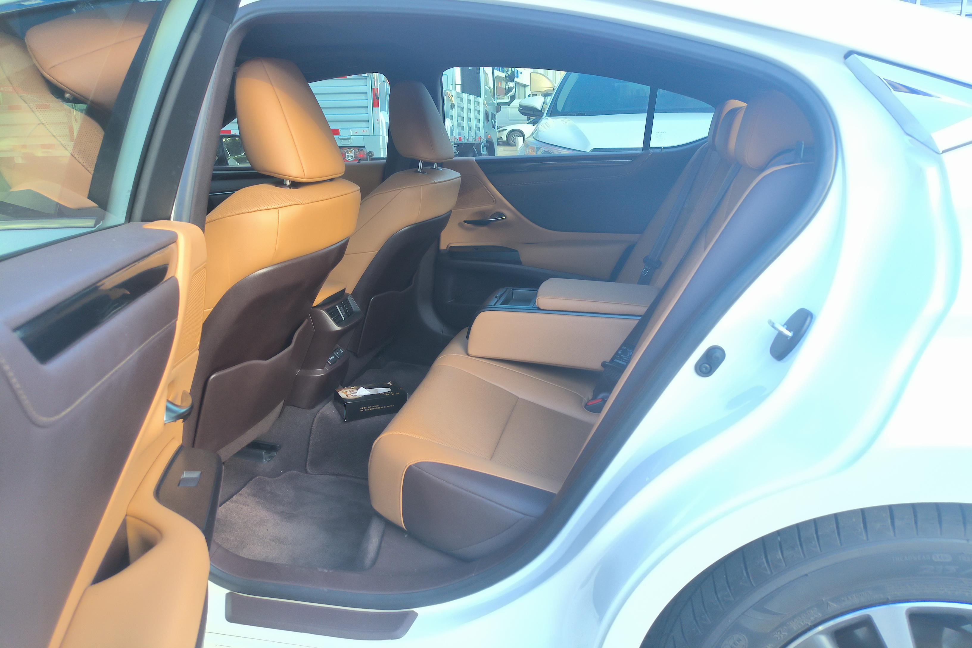 雷克萨斯ES 200 [进口] 2020款 2.0L 自动 卓越版 