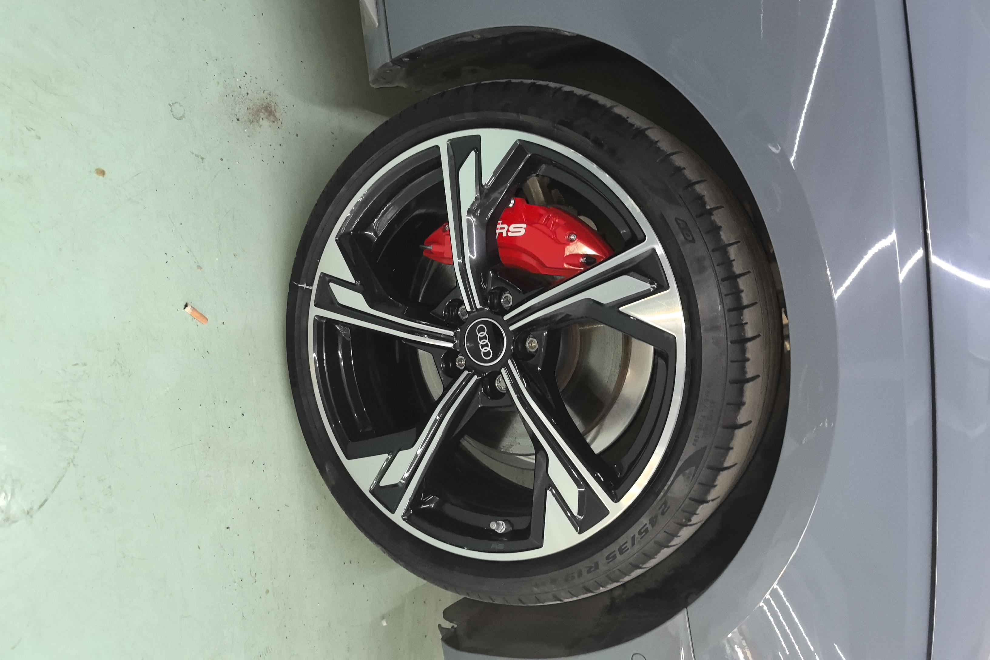 奥迪A4L 2022款 2.0T 自动 quattro-RS套件燃速型 (国Ⅵ) 