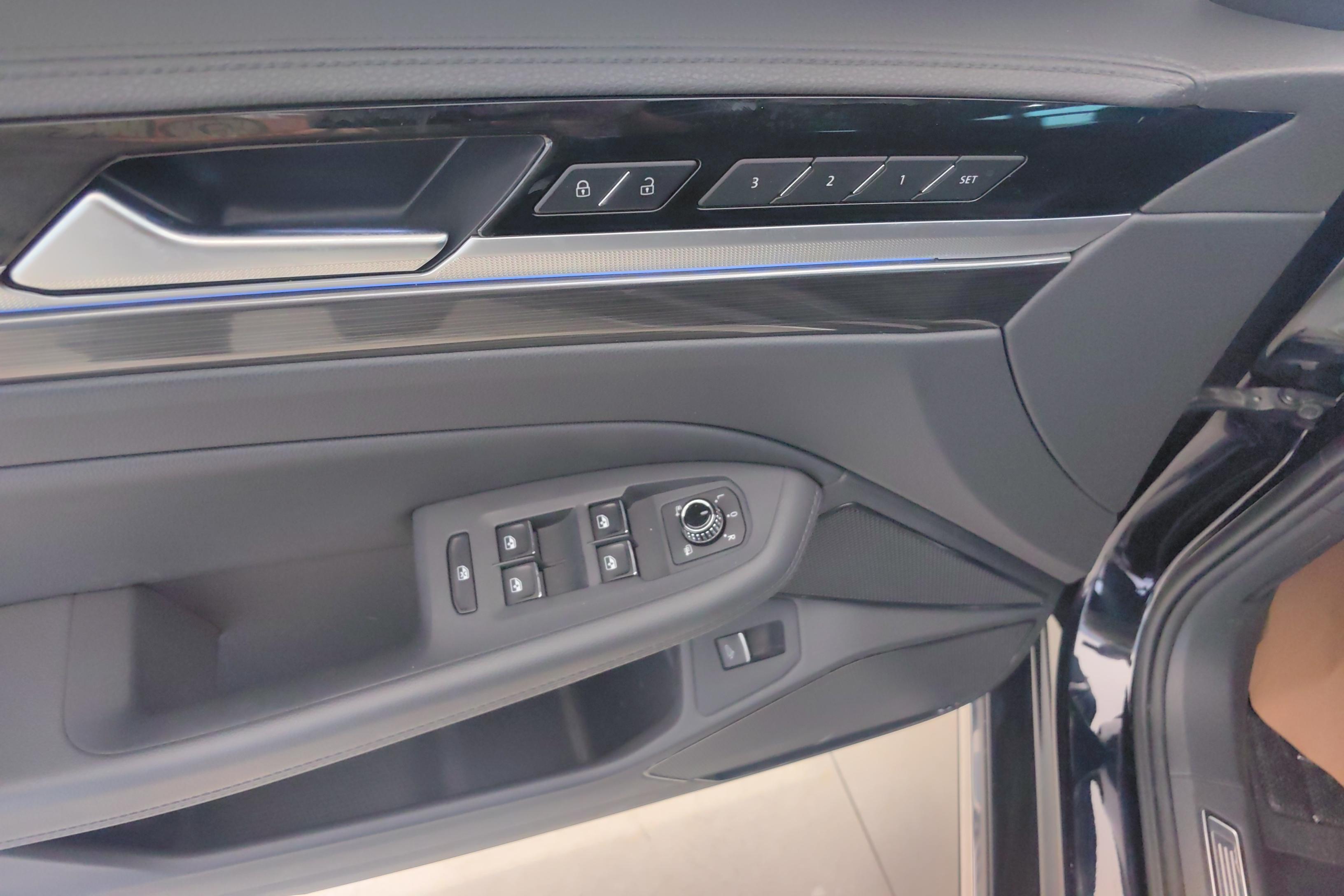 大众辉昂 2019款 2.0T 自动 380TSI商务版 (国Ⅵ) 