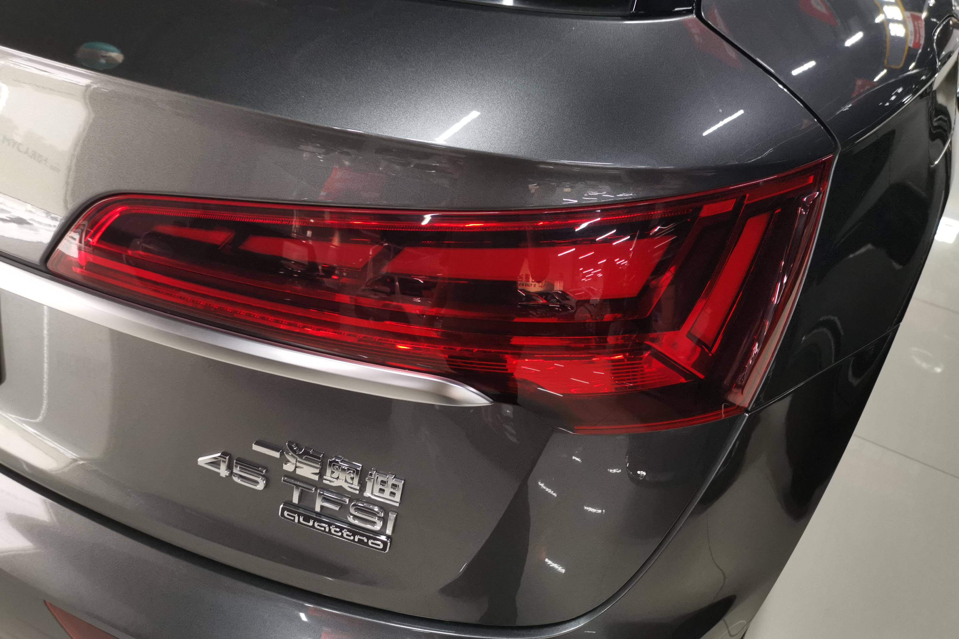 奥迪Q5L 45TFSI 2022款 2.0T 自动 豪华动感型 (国Ⅵ) 