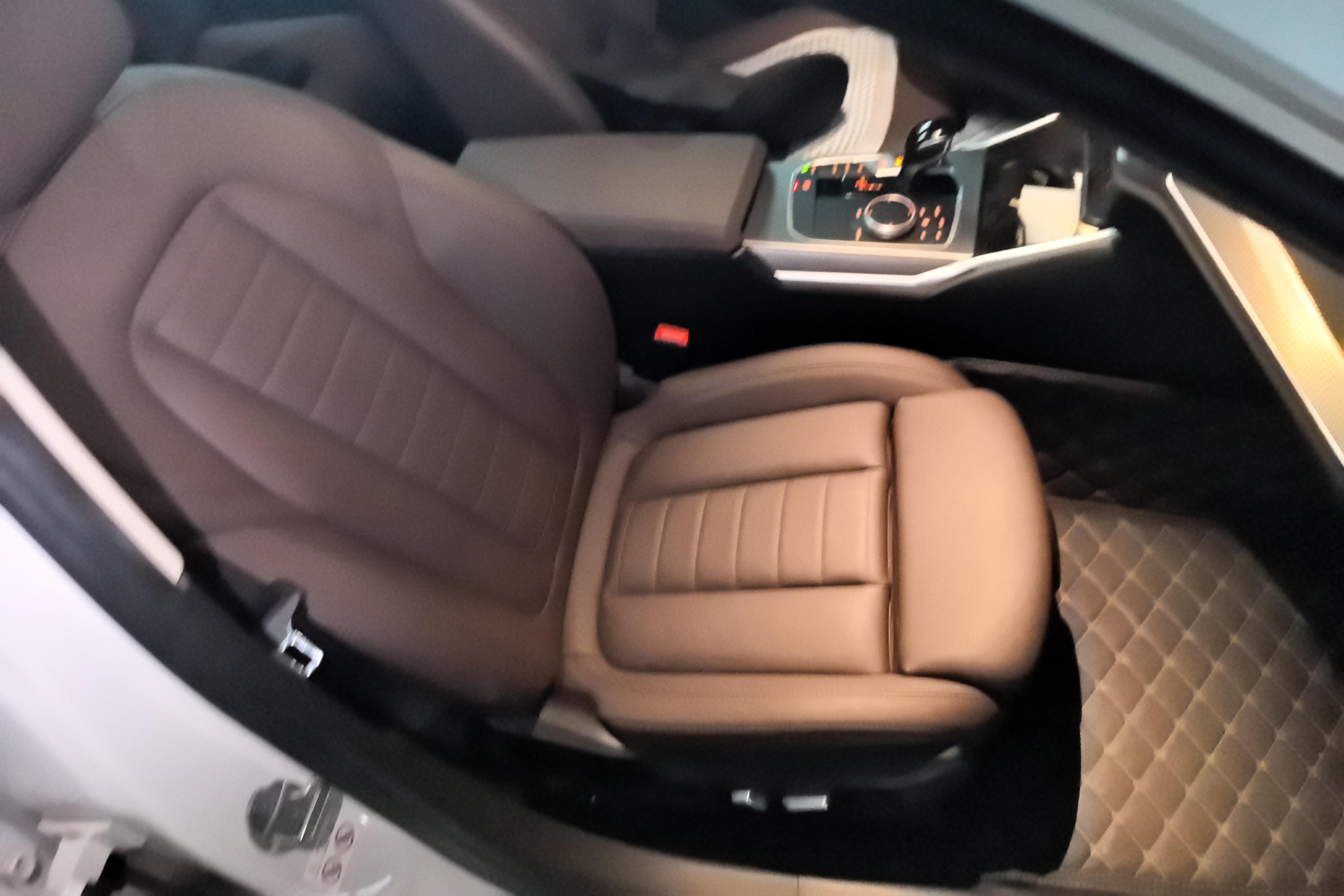 宝马3系 325Li 2020款 2.0T 自动 汽油 改款M运动曜夜版 (国Ⅵ) 