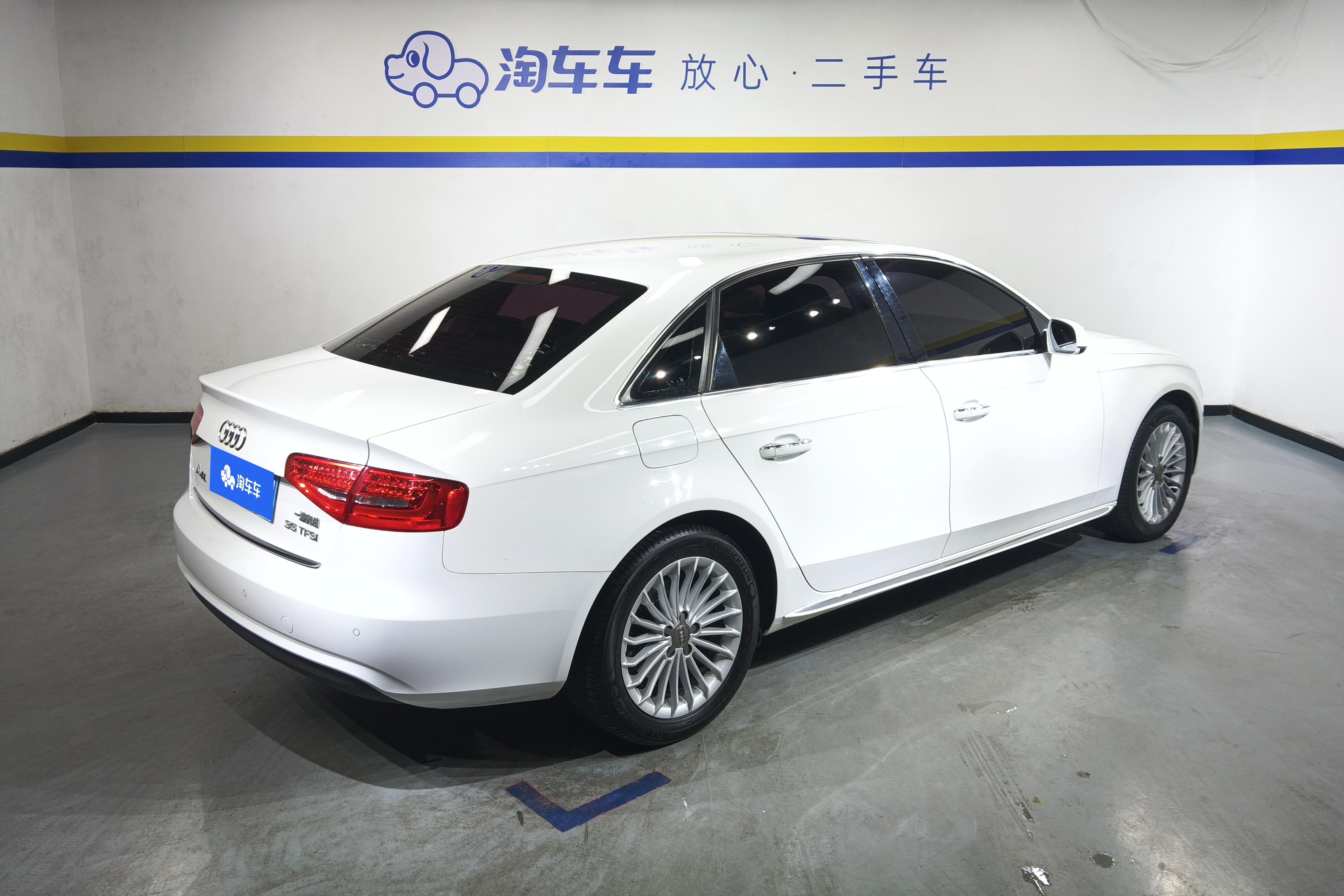 奥迪A4L 2016款 2.0T 自动 标准型典藏版 (国Ⅴ) 