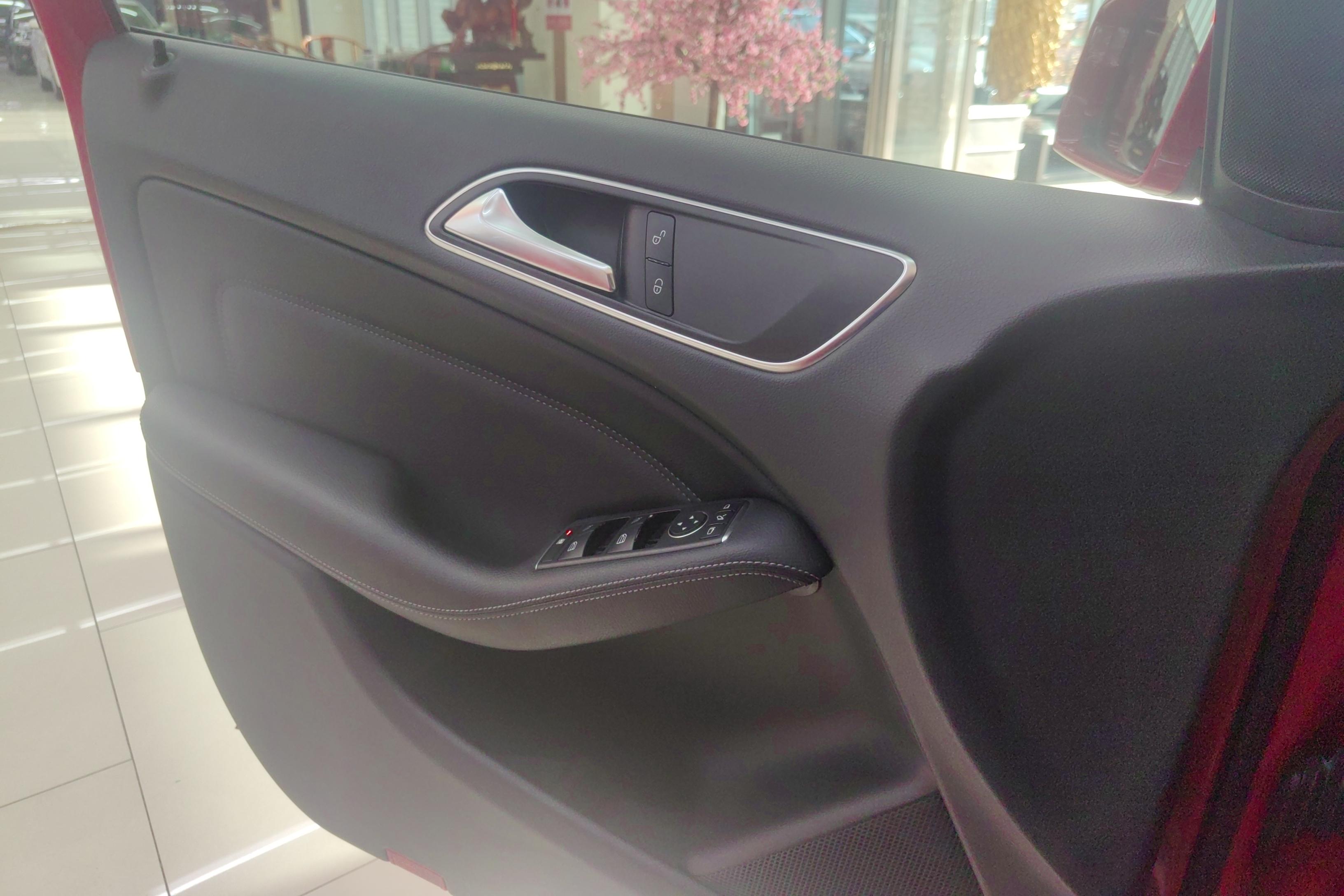 奔驰B级 B200 [进口] 2017款 1.6T 自动 汽油 动感型 