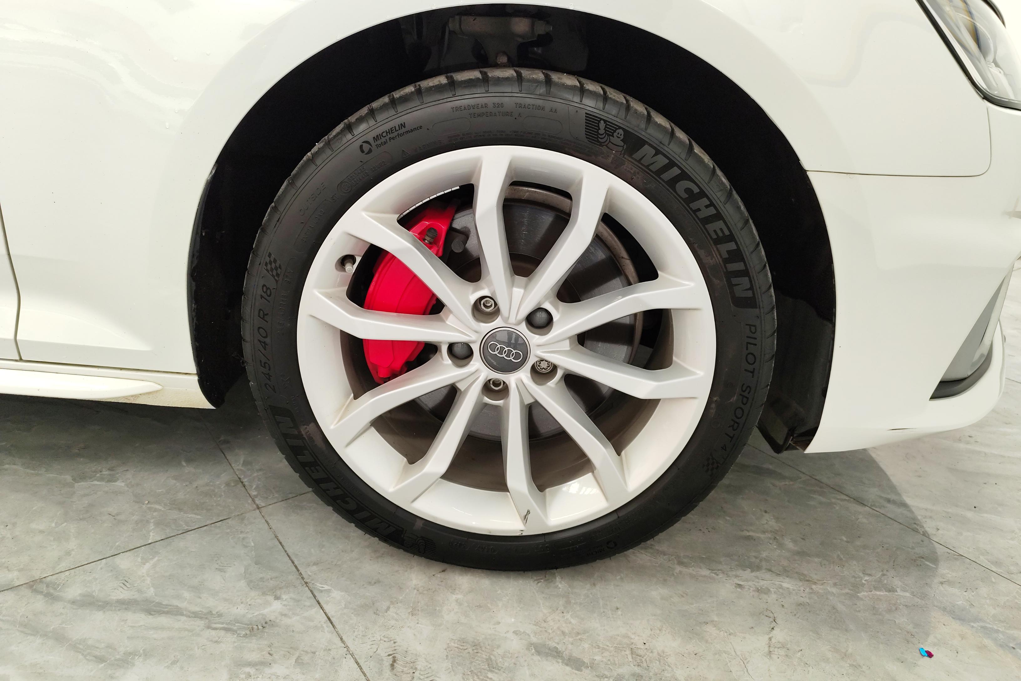 奥迪A4L 2019款 2.0T 自动 quattro个性运动版 (国Ⅵ) 