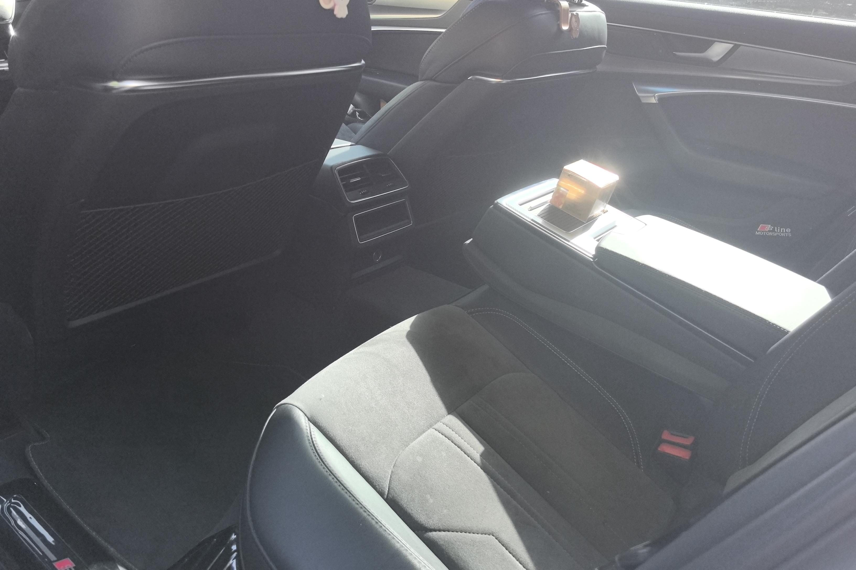 奥迪A6L 40TFSI 2020款 2.0T 自动 豪华动感型 (国Ⅵ) 