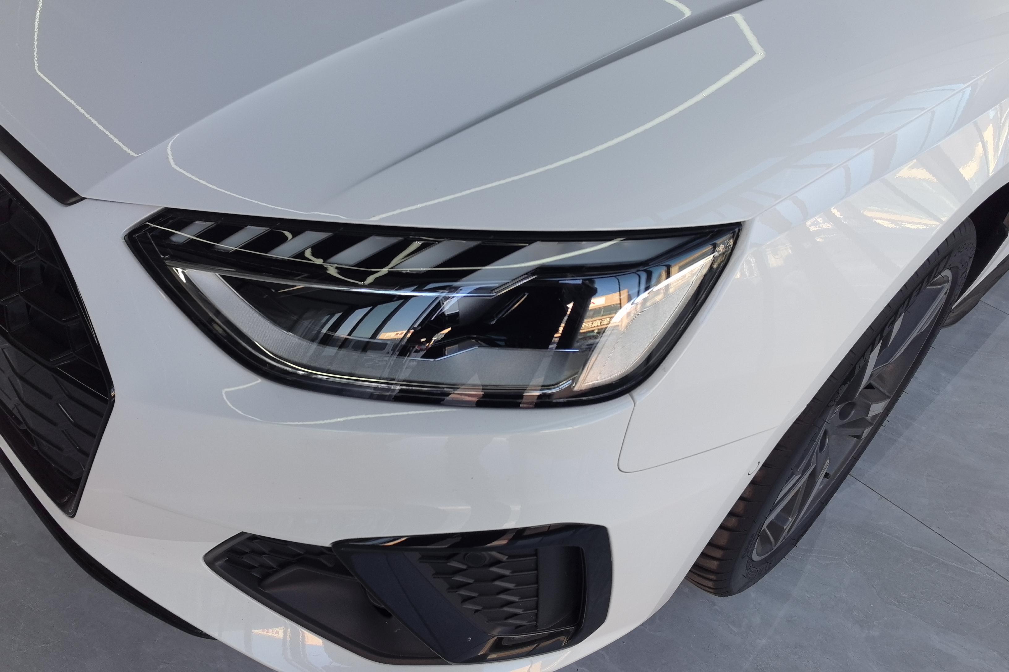 奥迪A4L 2022款 2.0T 自动 豪华动感型 (国Ⅵ) 
