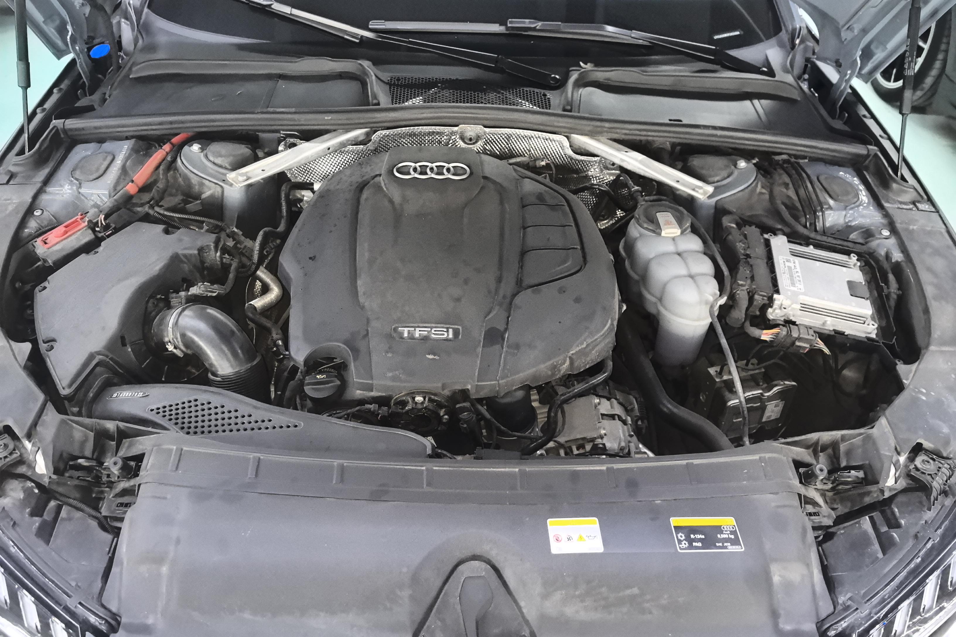 奥迪A4L 2022款 2.0T 自动 quattro-RS套件燃速型 (国Ⅵ) 