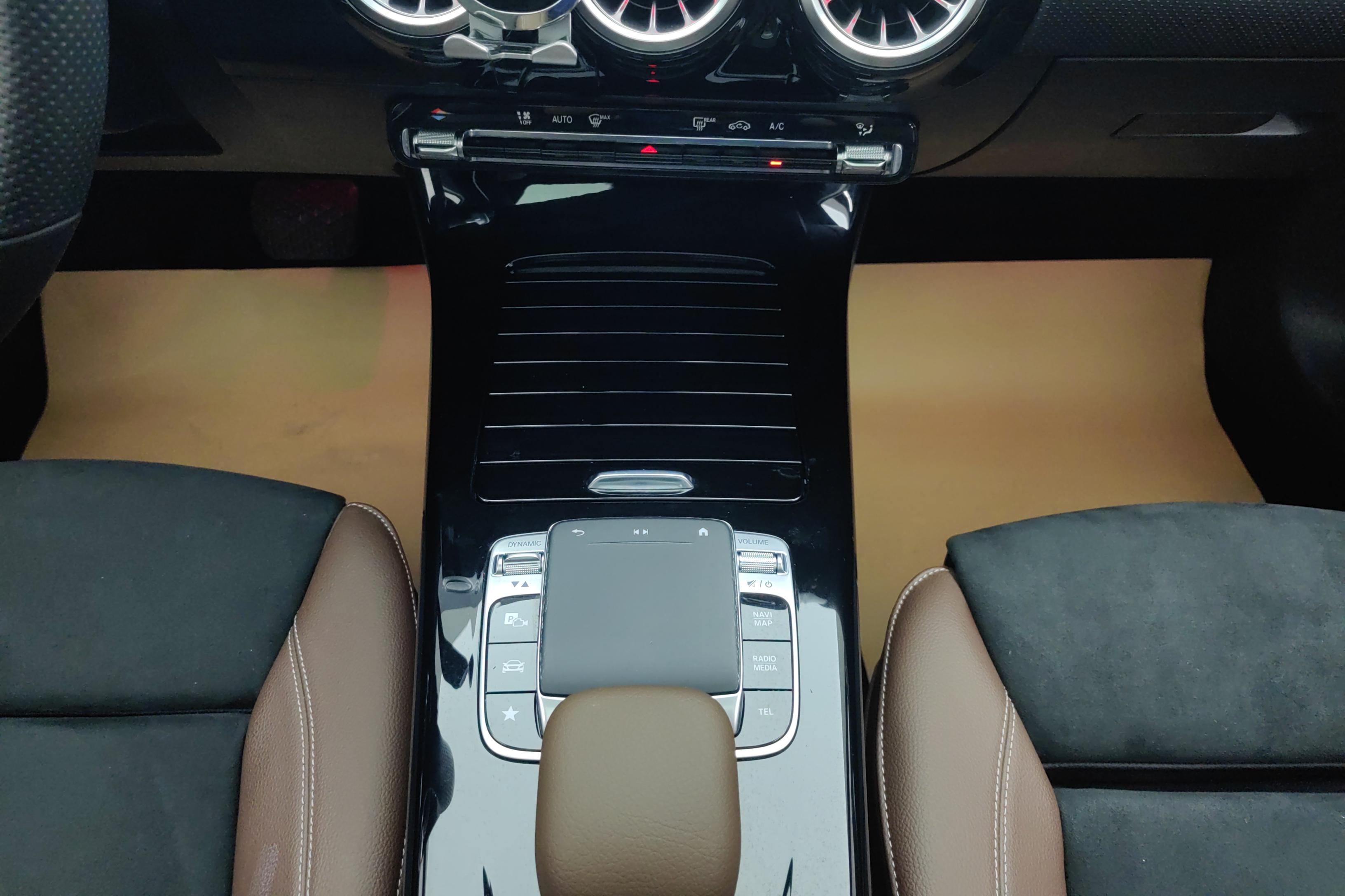 奔驰A级 A200L 2020款 1.3T 自动 运动轿车版 (国Ⅵ) 