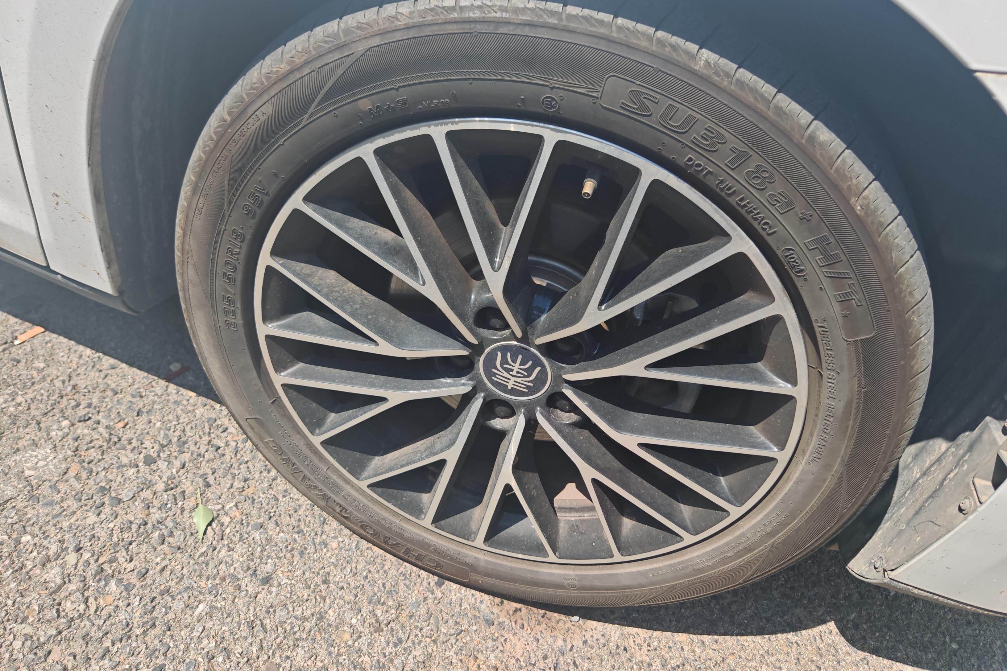 比亚迪秦L DM-i 2024款 1.5L 自动 120KM超越型 (国Ⅵ) 