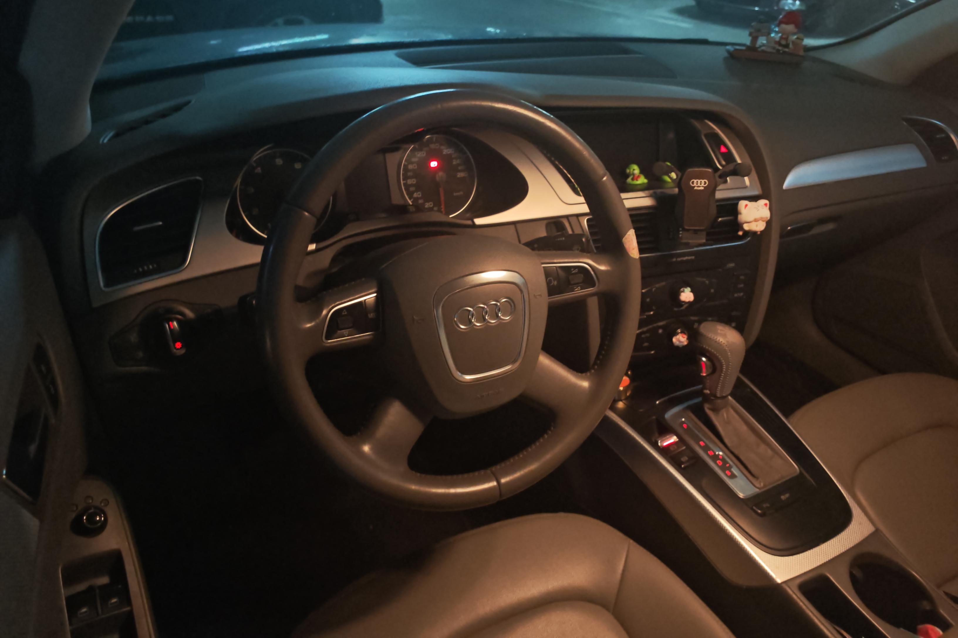 奥迪A4L 2012款 2.0T 自动 标准型 (国Ⅳ) 