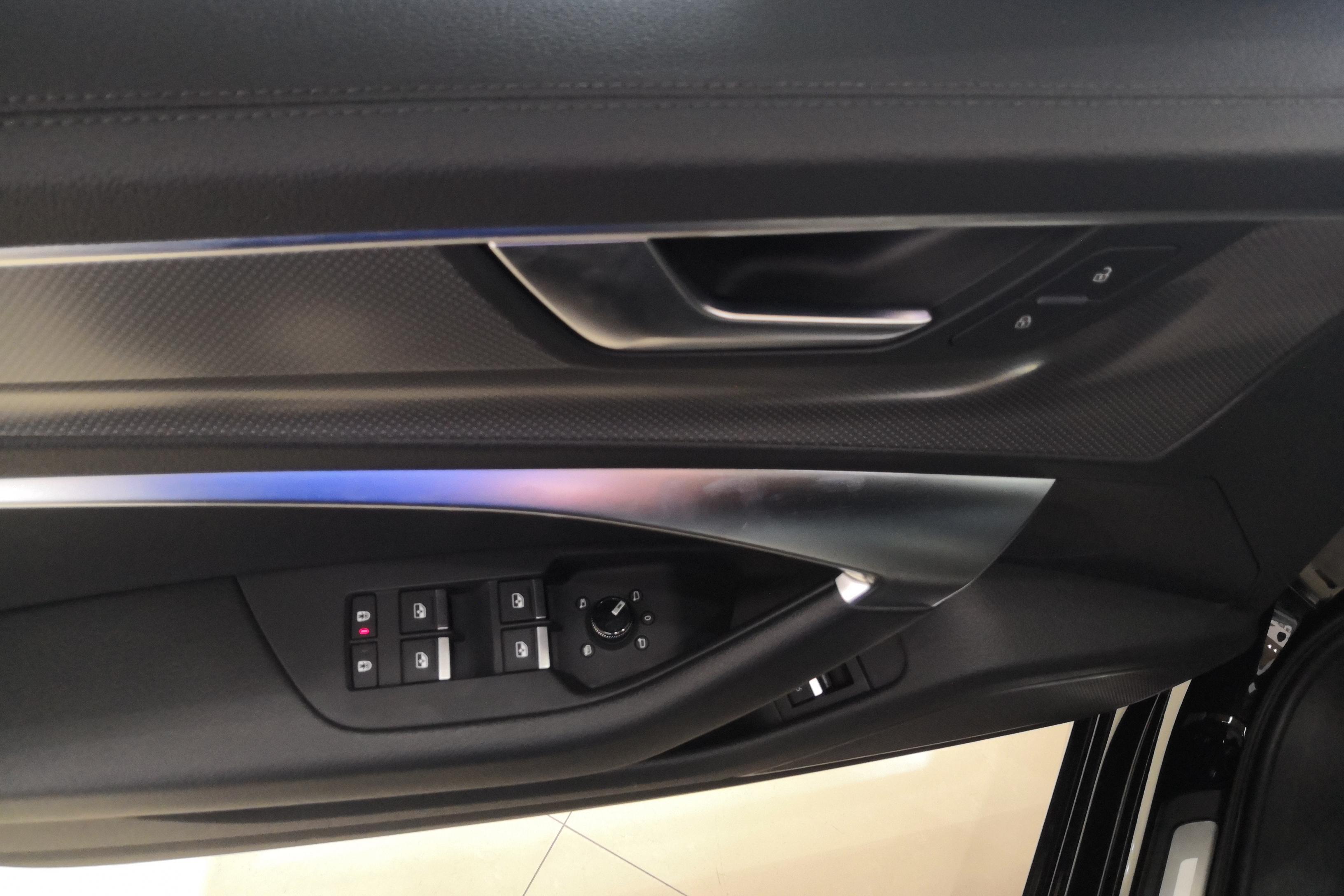奥迪A6L 40TFSI 2019款 2.0T 自动 豪华动感型 (国Ⅵ) 