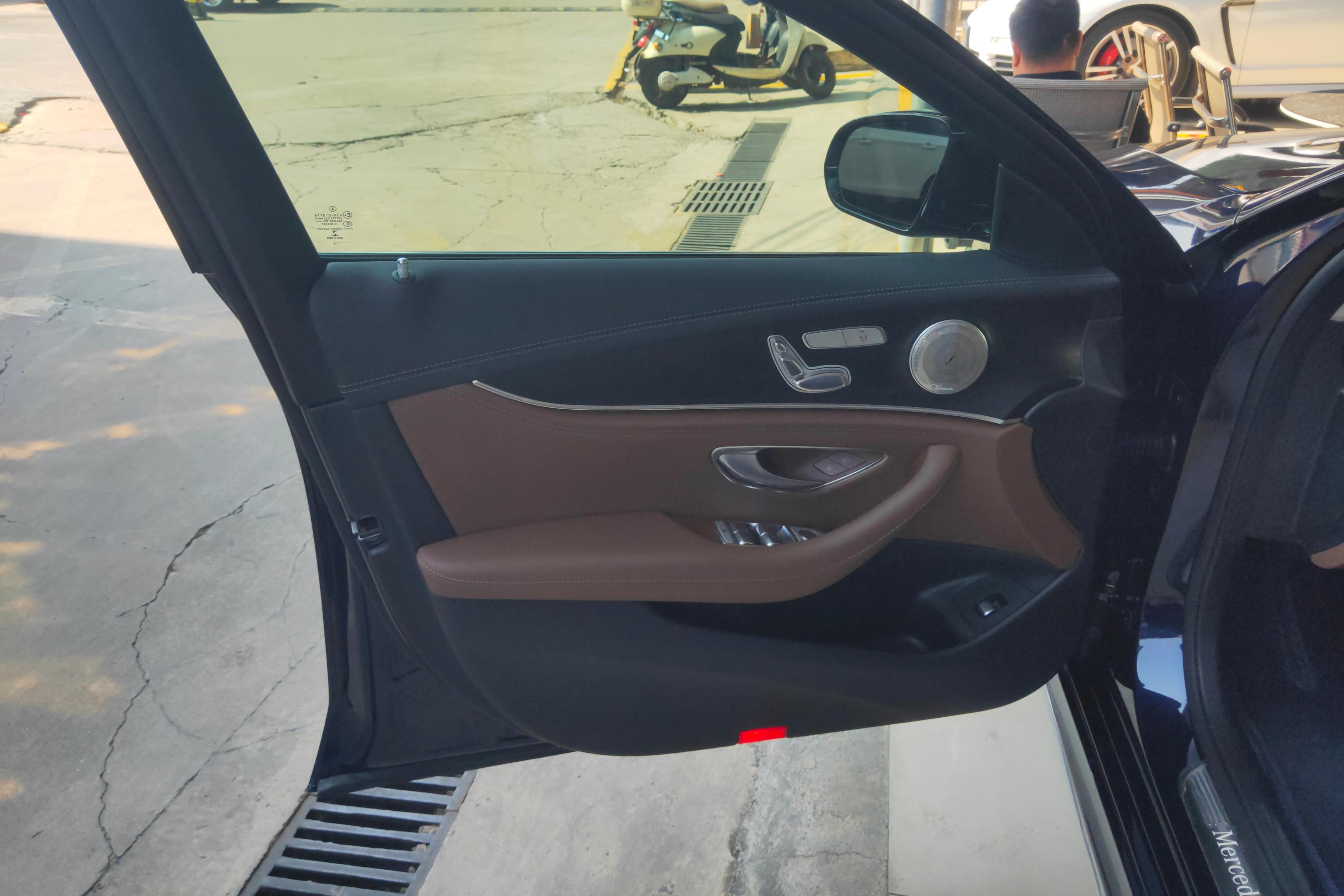奔驰E级 E200L 2018款 2.0T 自动 汽油 运动型改款 (国Ⅴ) 