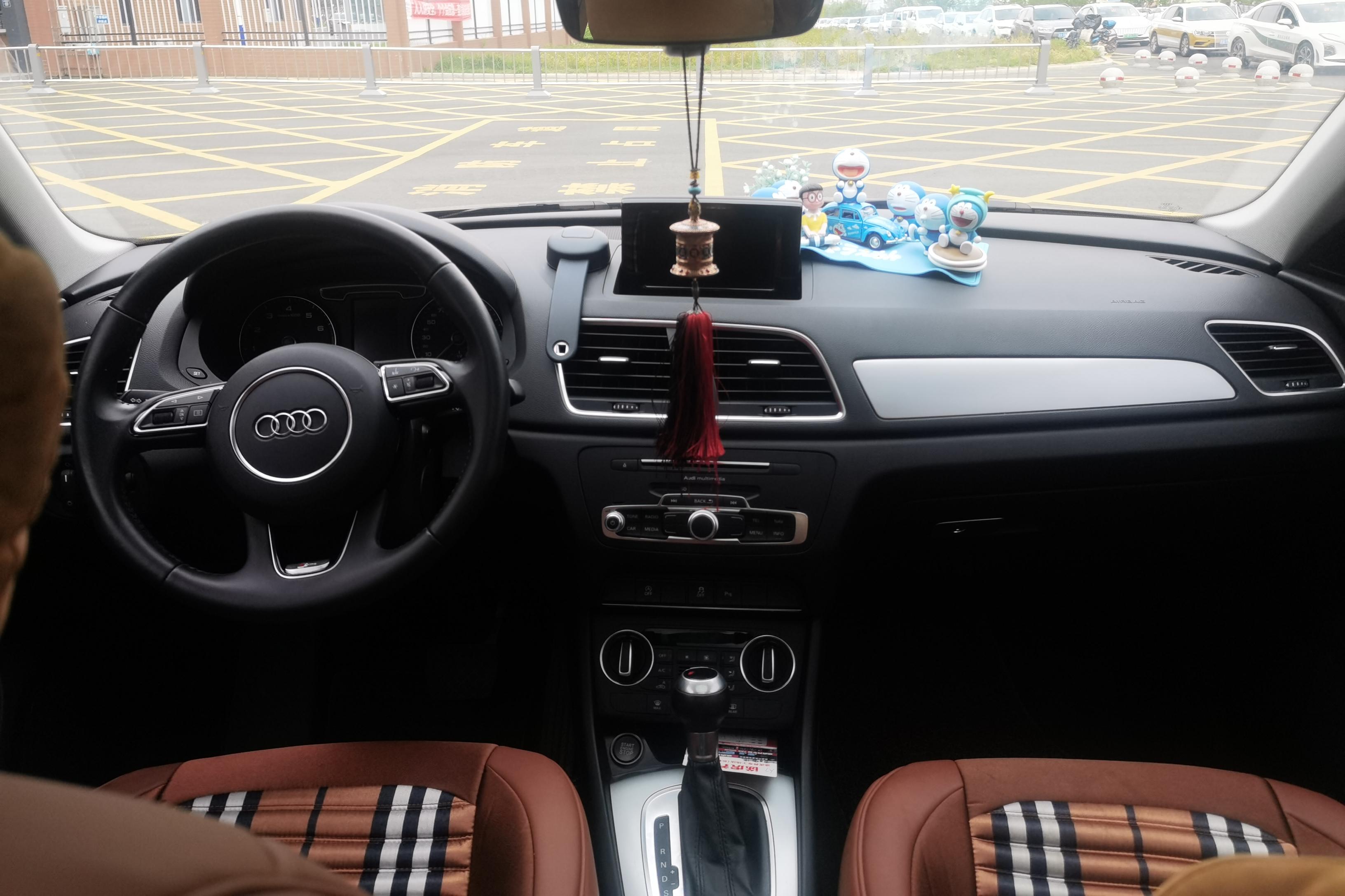 奥迪Q3 35TFSI 2018款 2.0T 自动 前驱 时尚型30周年纪念版 (国Ⅴ) 