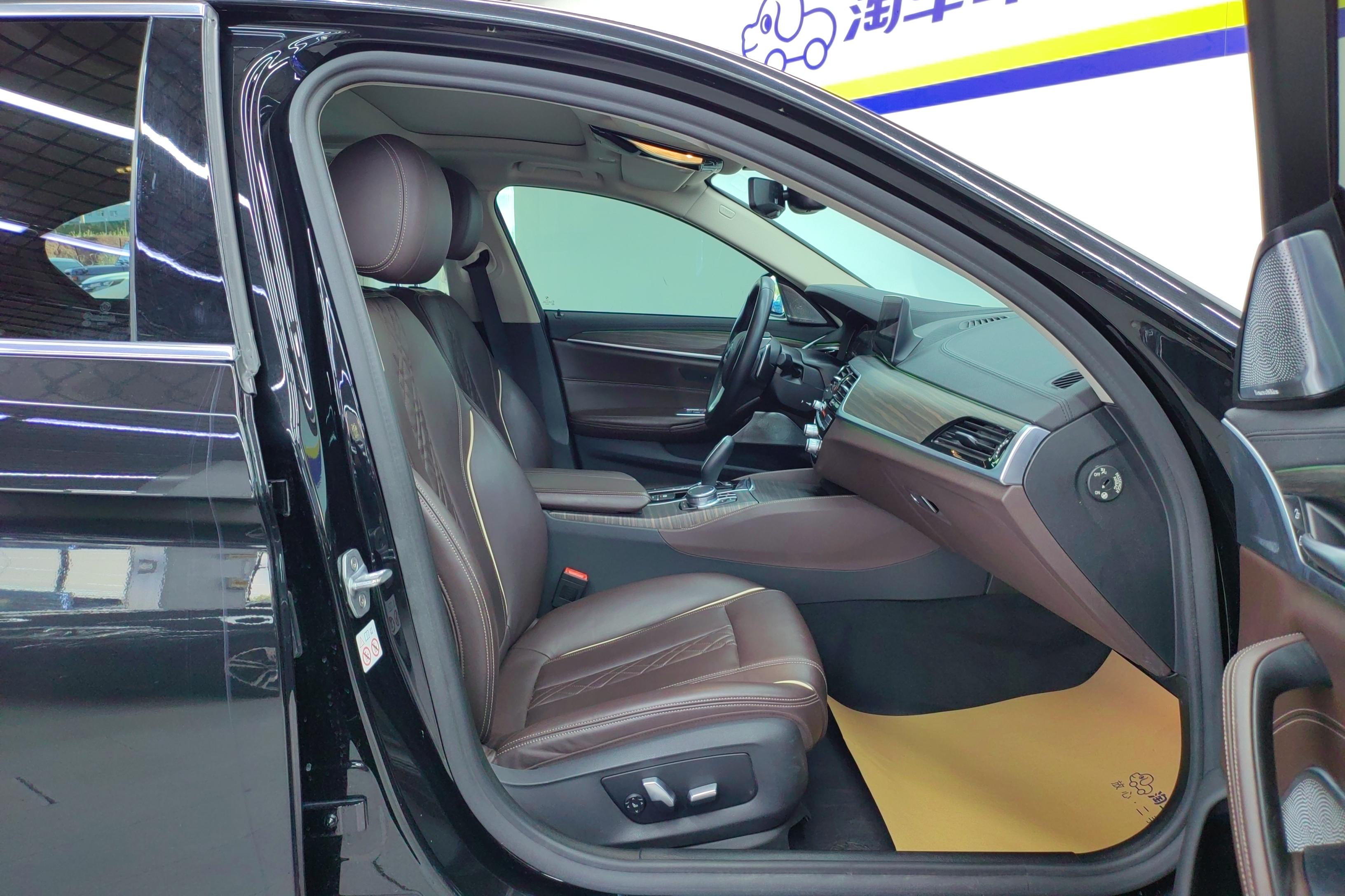 宝马5系 530Li 2019款 2.0T 自动 汽油 尊享型豪华套装 (国Ⅴ) 