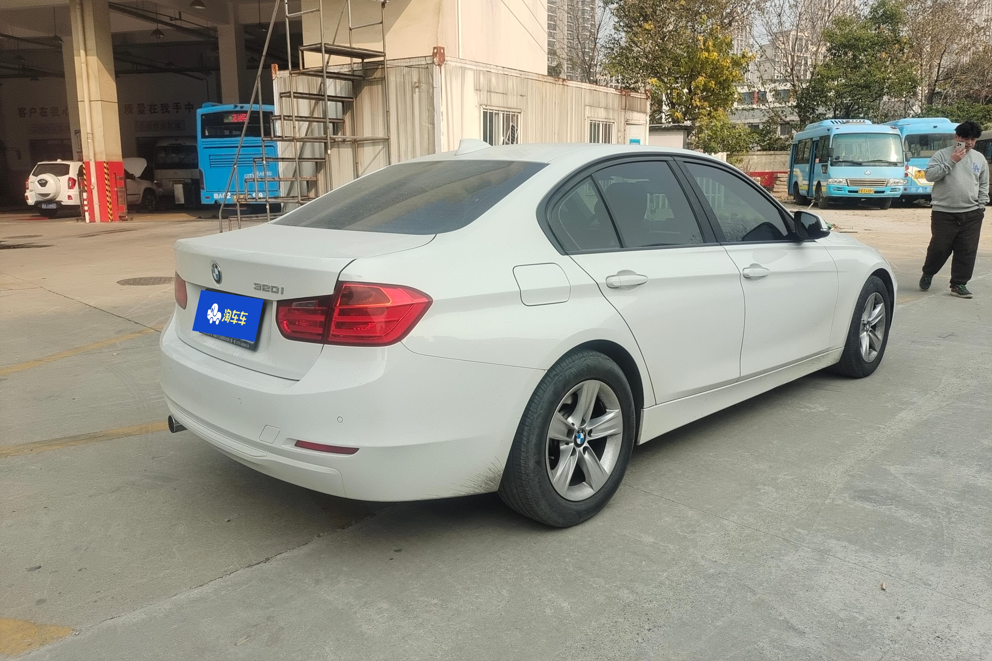 宝马3系 320i 2015款 2.0T 自动 汽油 超悦版时尚型 (国Ⅳ) 