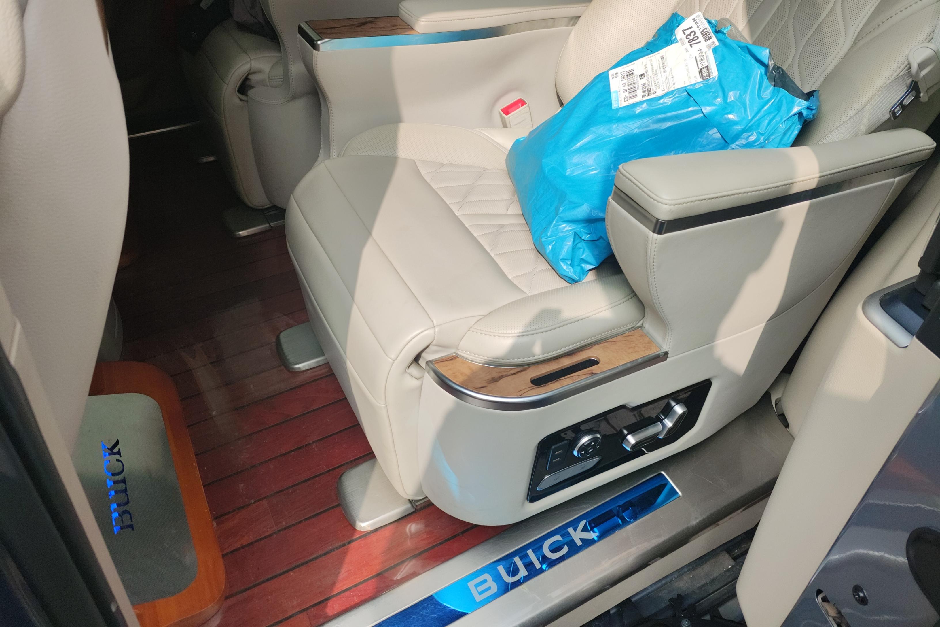 别克GL8 2018款 2.0T 自动 前驱 7座 28T舒适型 (国Ⅵ) 