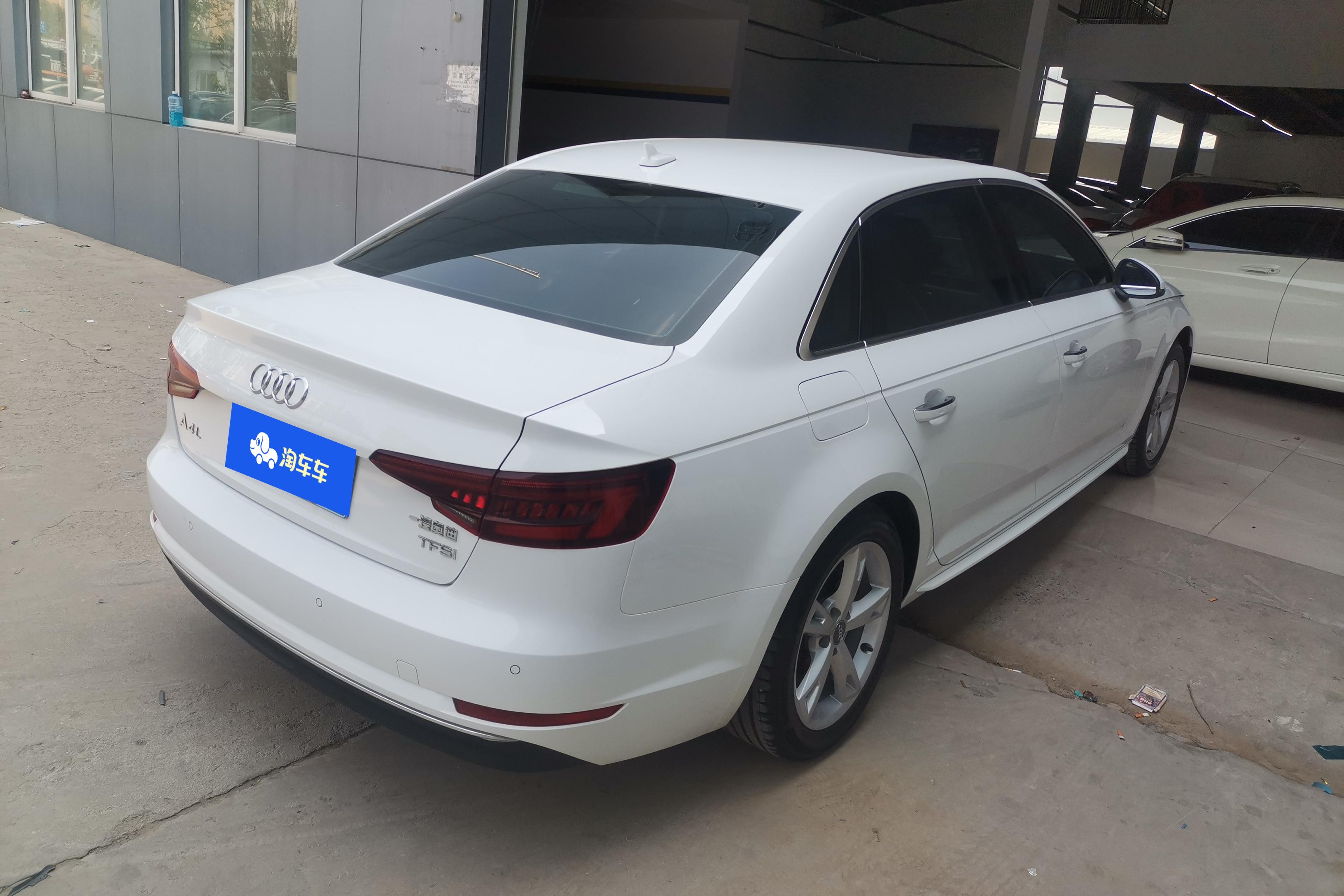 奥迪A4L 2018款 1.4T 自动 30周年进取型 (国Ⅴ) 