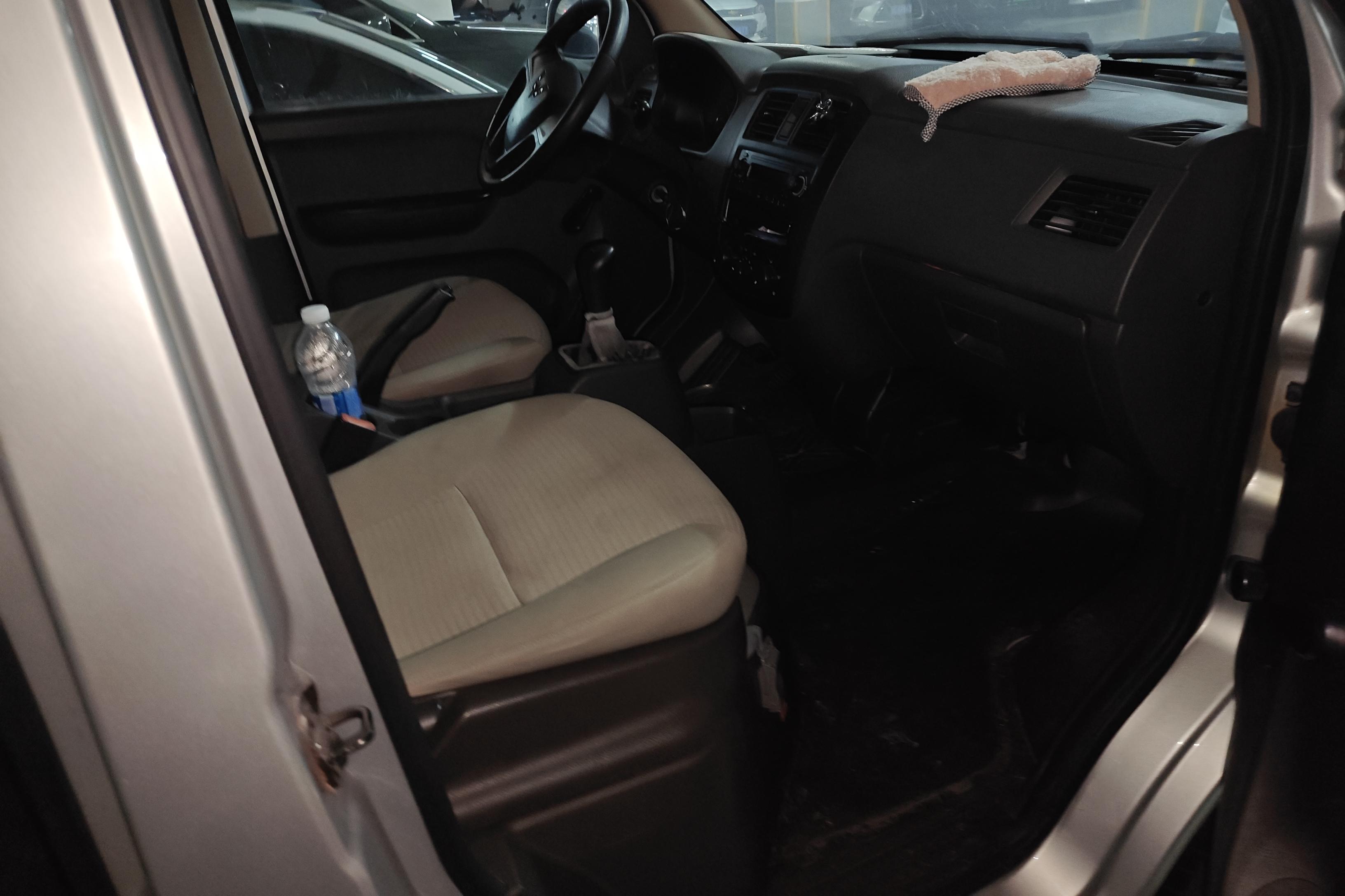 五菱荣光 2014款 1.5L 手动 8座 基本型 (国Ⅳ) 