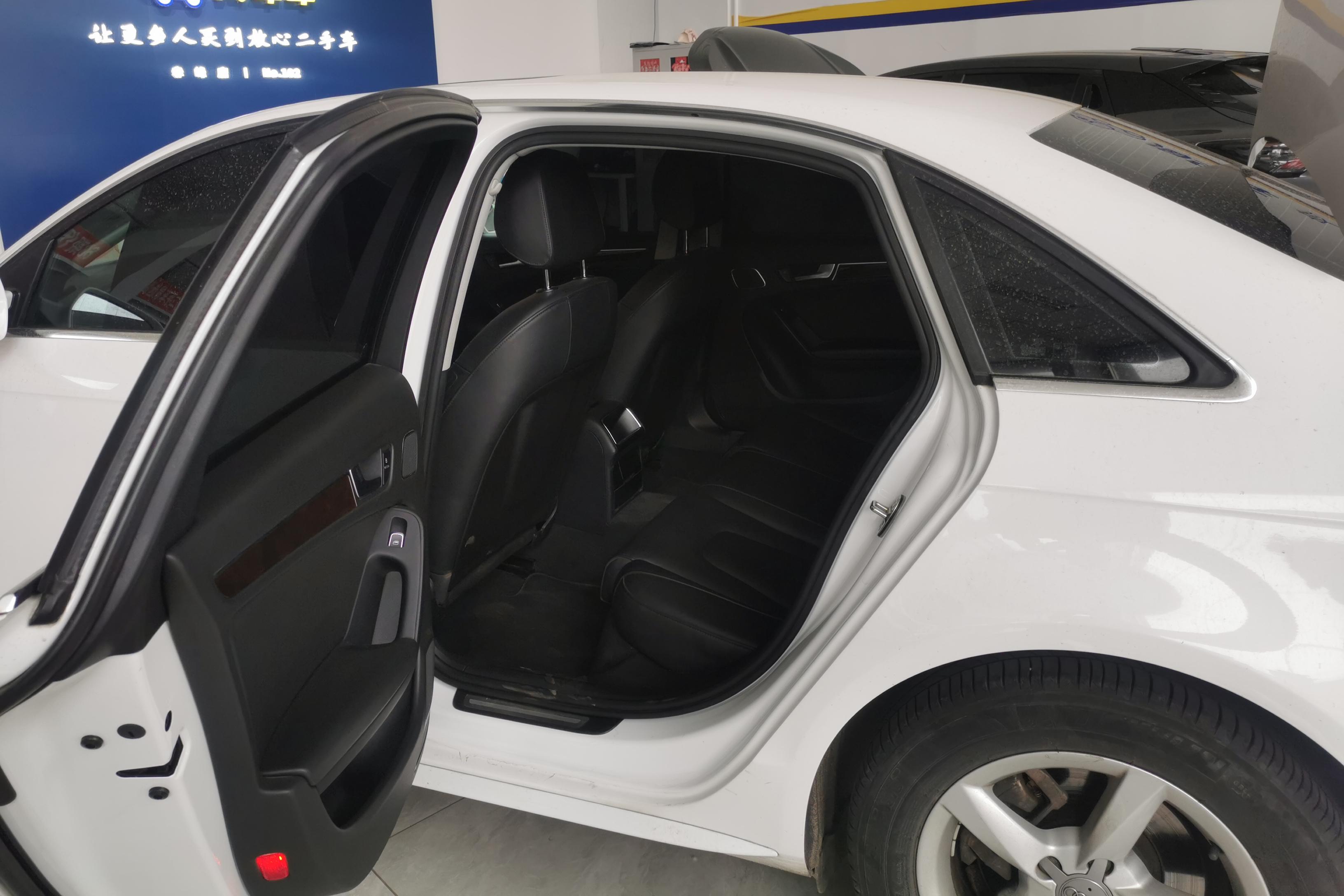奥迪A4L 2013款 2.0T 自动 舒适型 (国Ⅳ) 