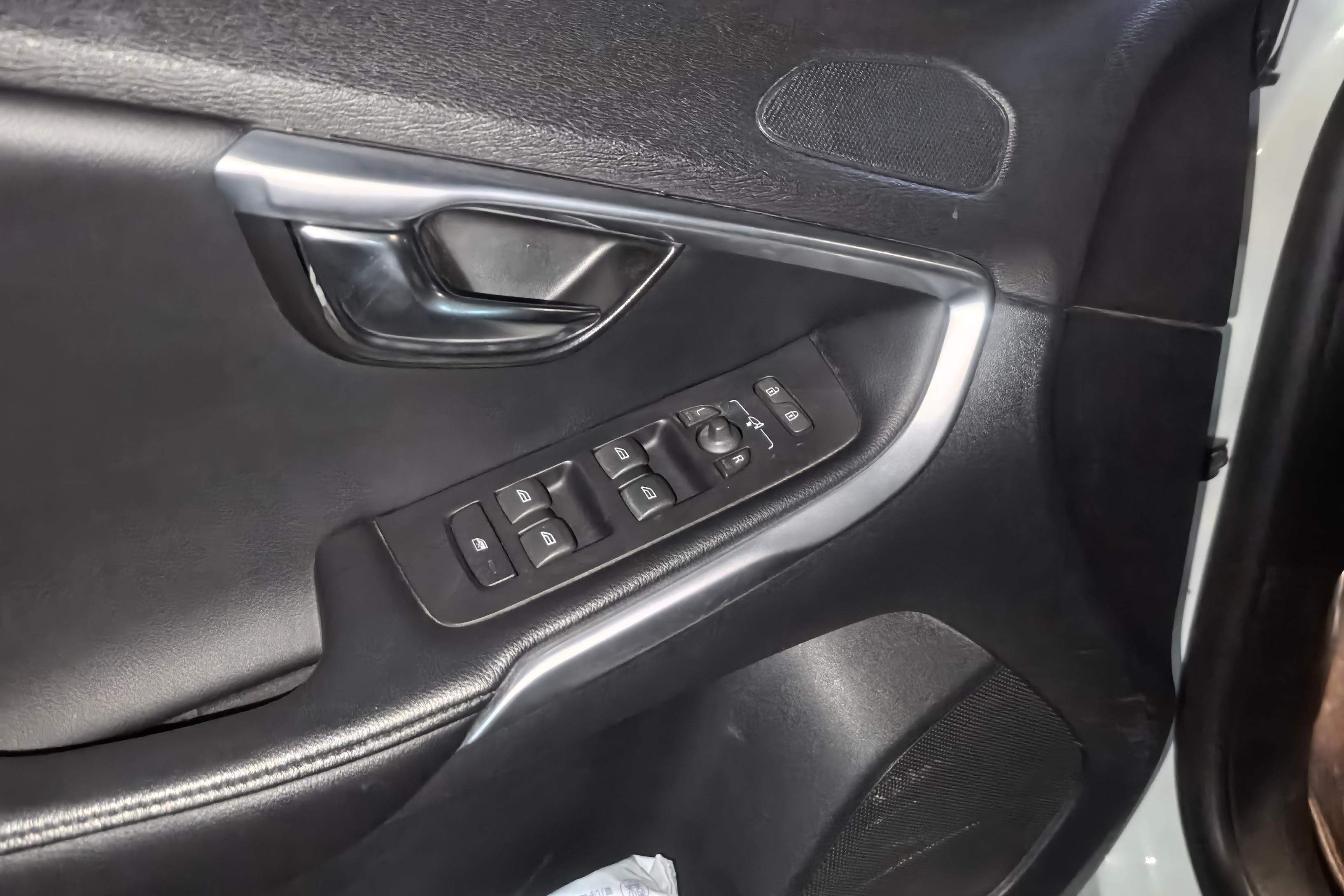 沃尔沃V40 [进口] 2015款 1.6T 自动 智雅版 (欧Ⅳ) 