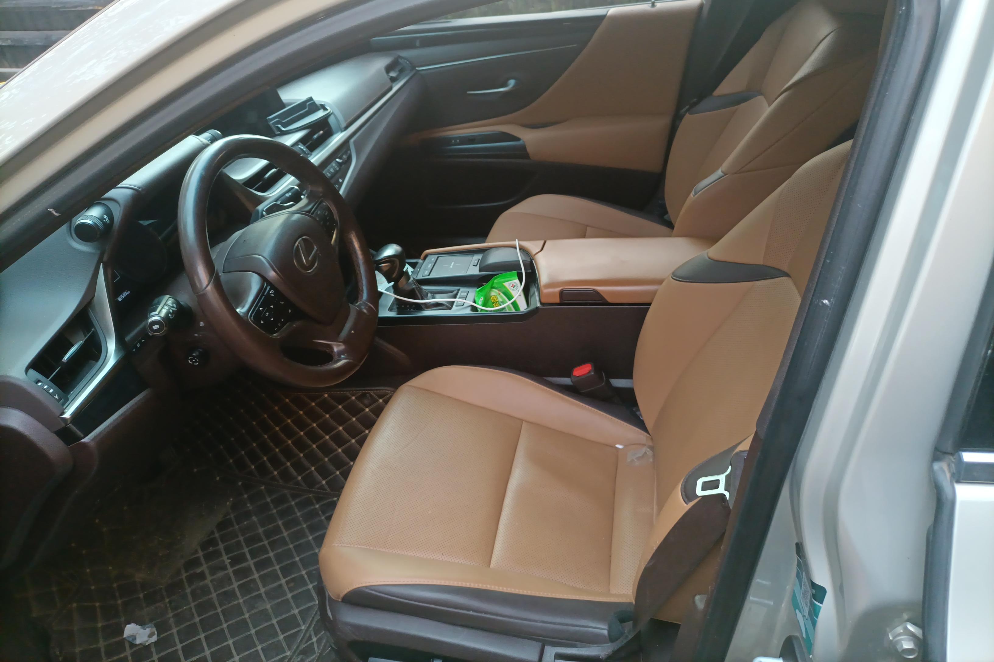 雷克萨斯ES 200 [进口] 2018款 2.0L 自动 卓越版 (国Ⅴ) 
