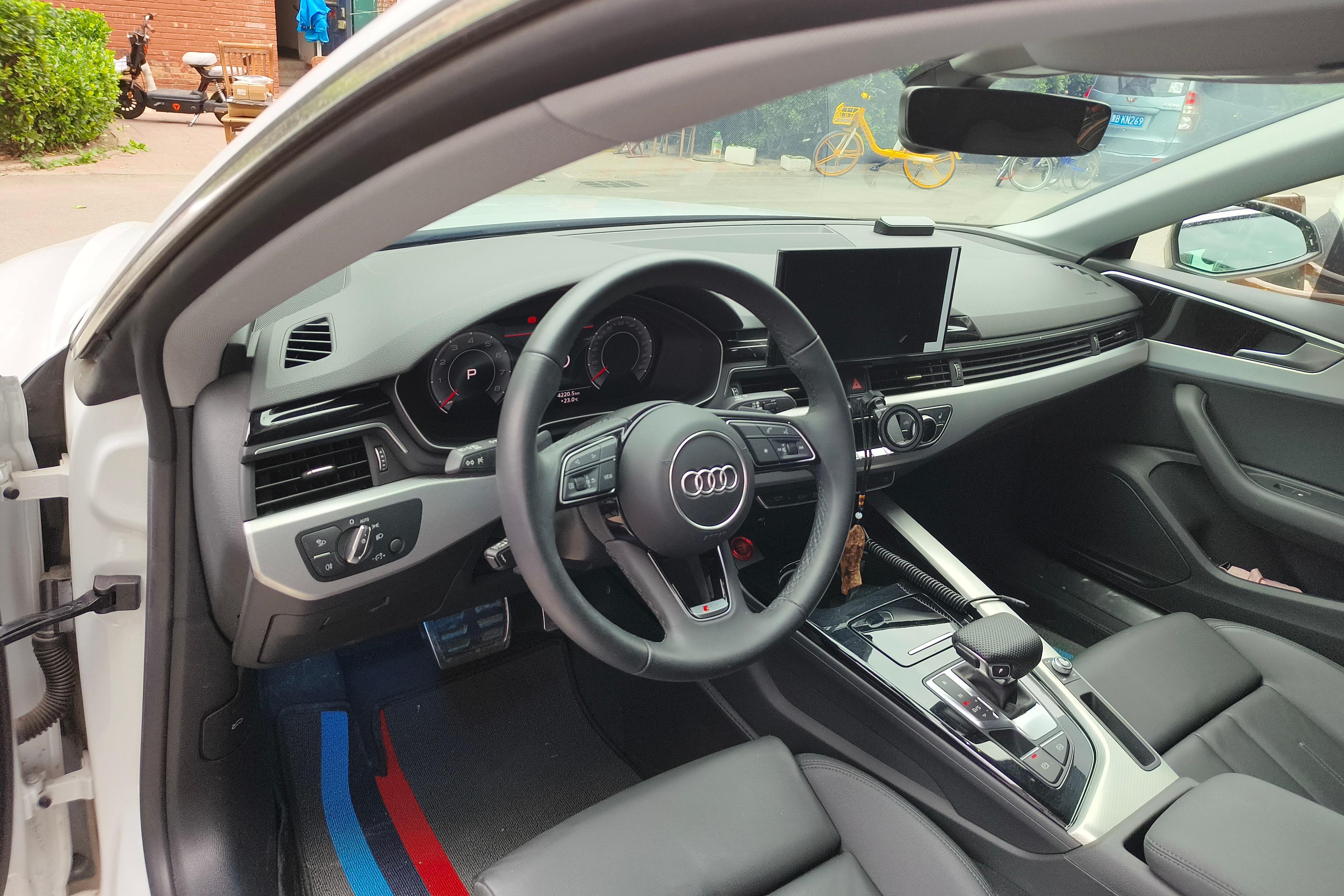 奥迪A5掀背 40TFSI [进口] 2023款 2.0T 自动 汽油 时尚动感型 