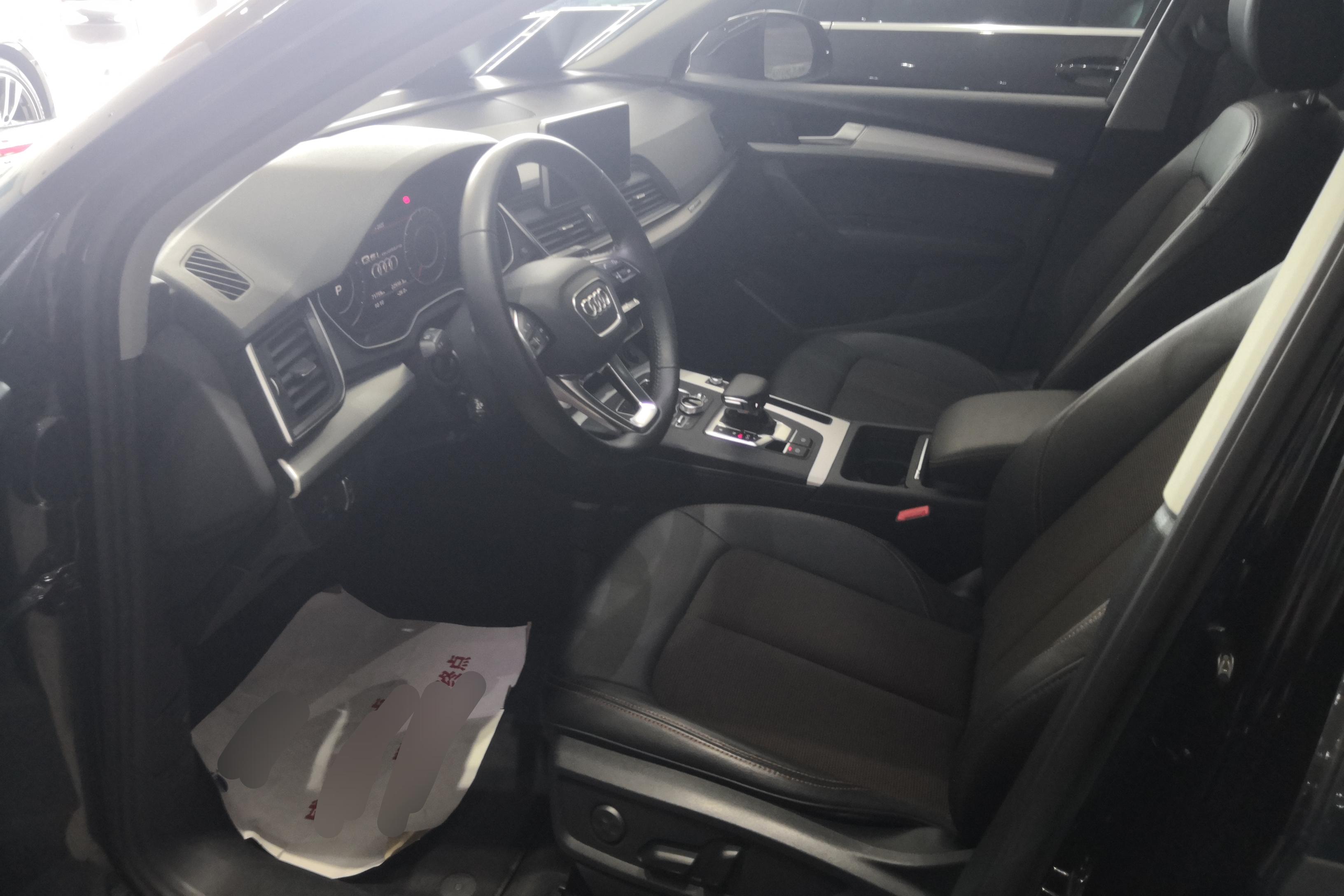 奥迪Q5L 40TFSI 2018款 2.0T 自动 荣享时尚型 (国Ⅵ) 