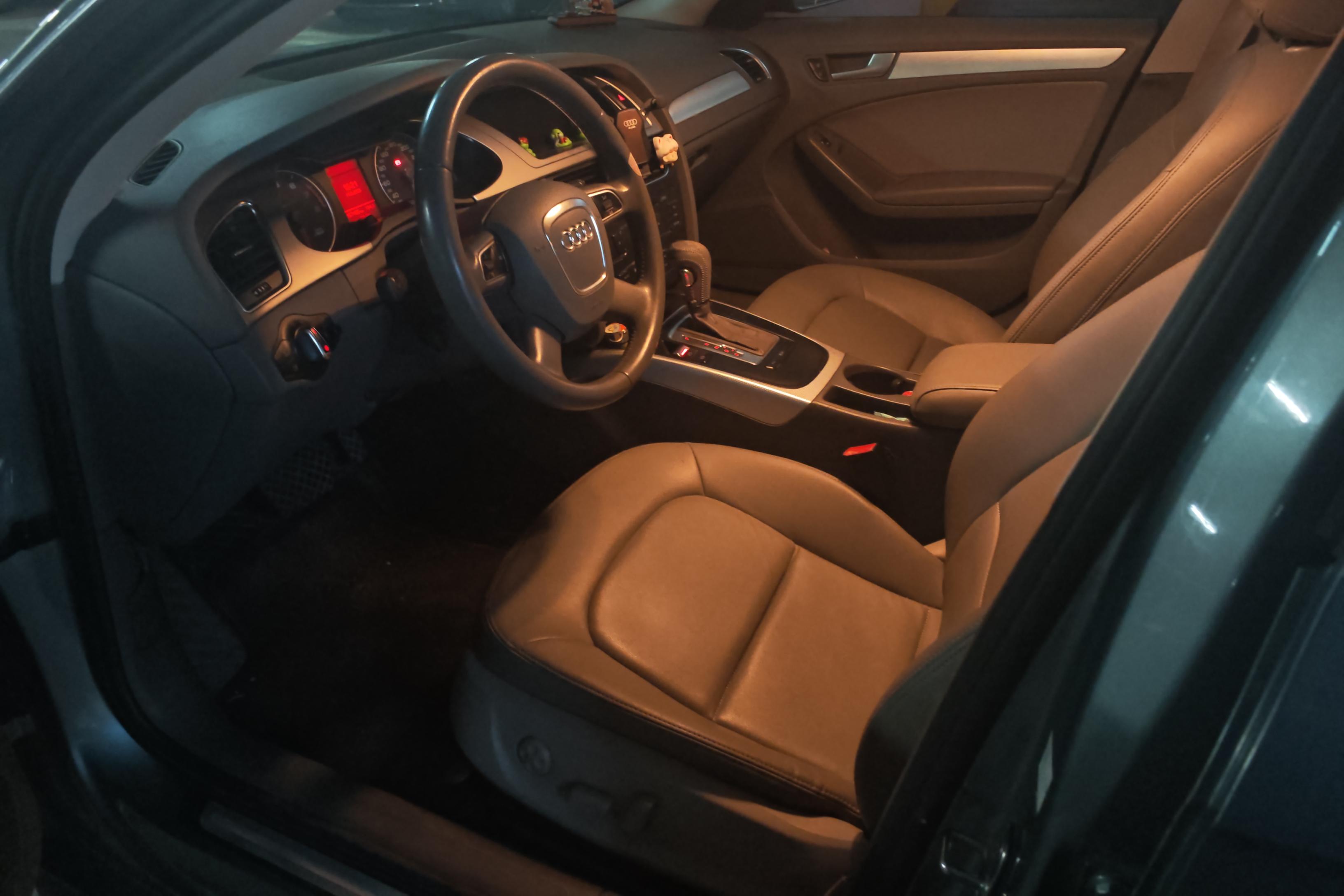 奥迪A4L 2012款 2.0T 自动 标准型 (国Ⅳ) 