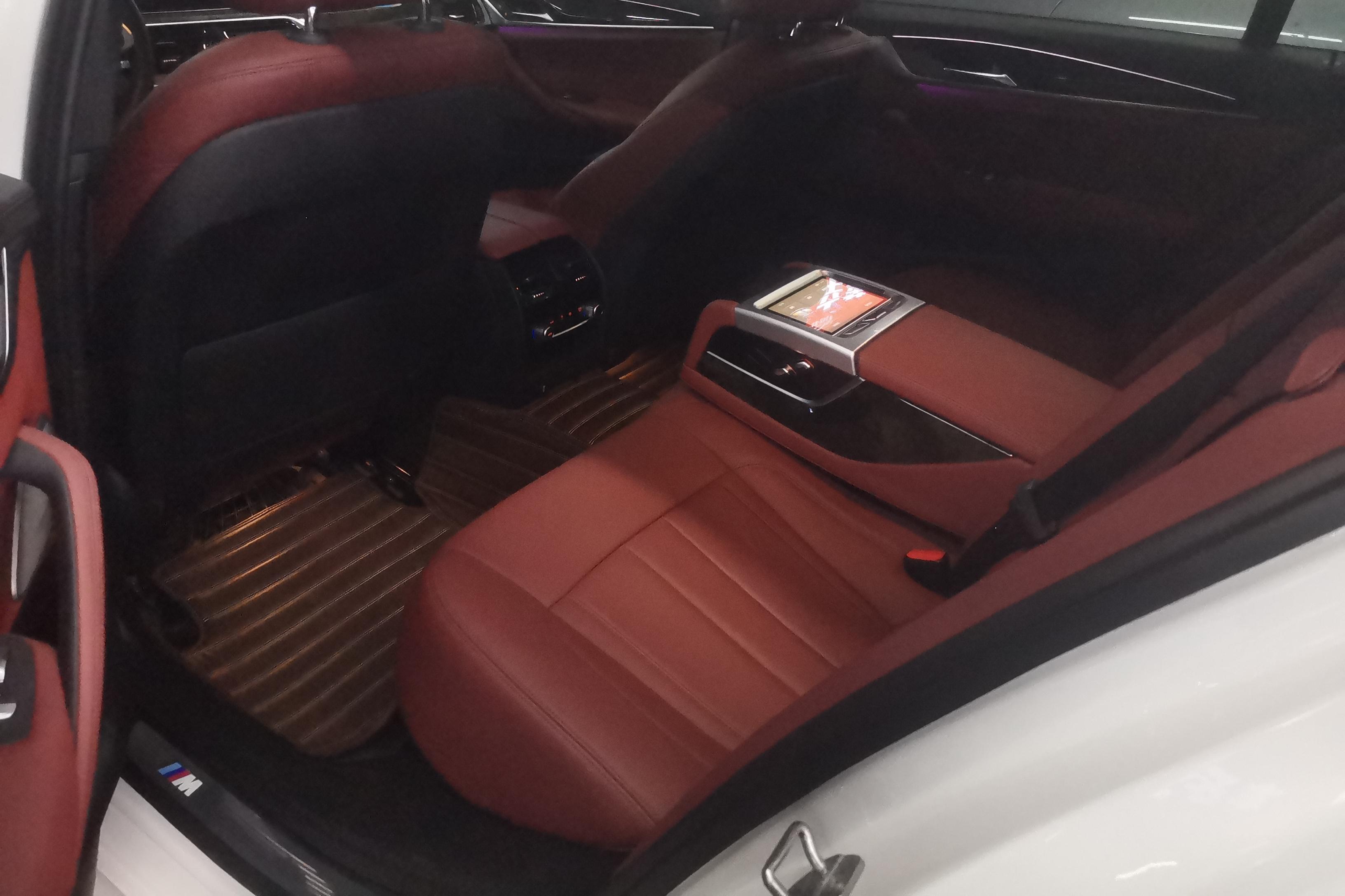 宝马5系 530Li 2018款 2.0T 自动 后驱 尊享型M运动套装 (国Ⅴ) 