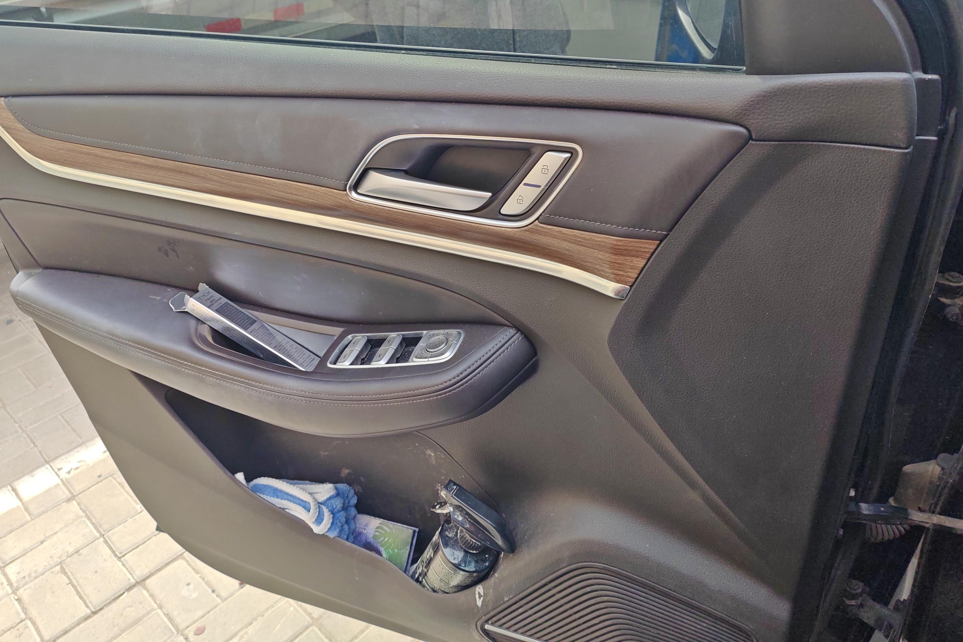 荣威RX8 2019款 2.0T 自动 四驱 30T智联网超群至尊版 (国Ⅵ) 