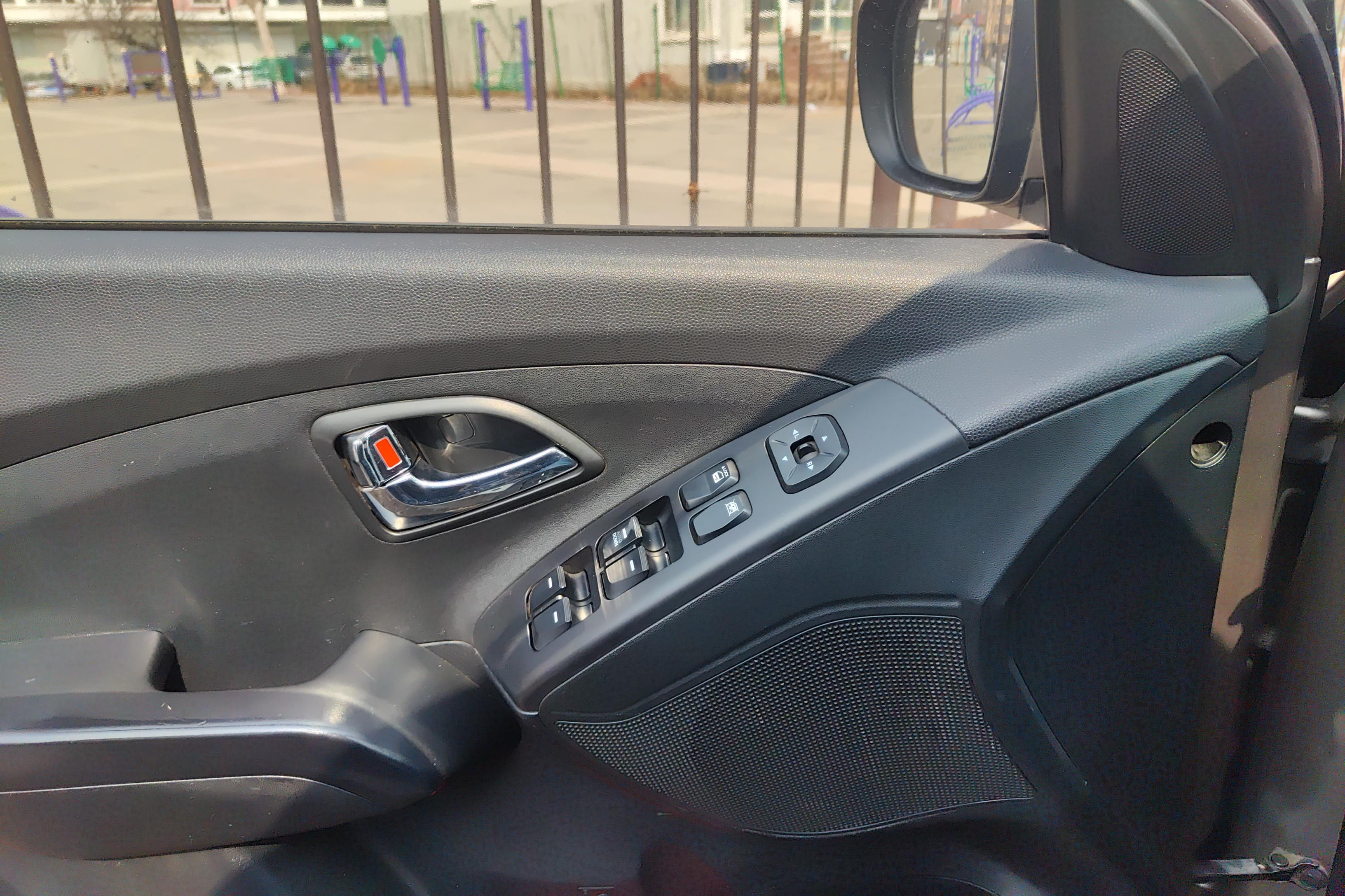 现代ix35 2015款 2.0L 自动 前驱 GL舒适型 (国Ⅳ) 