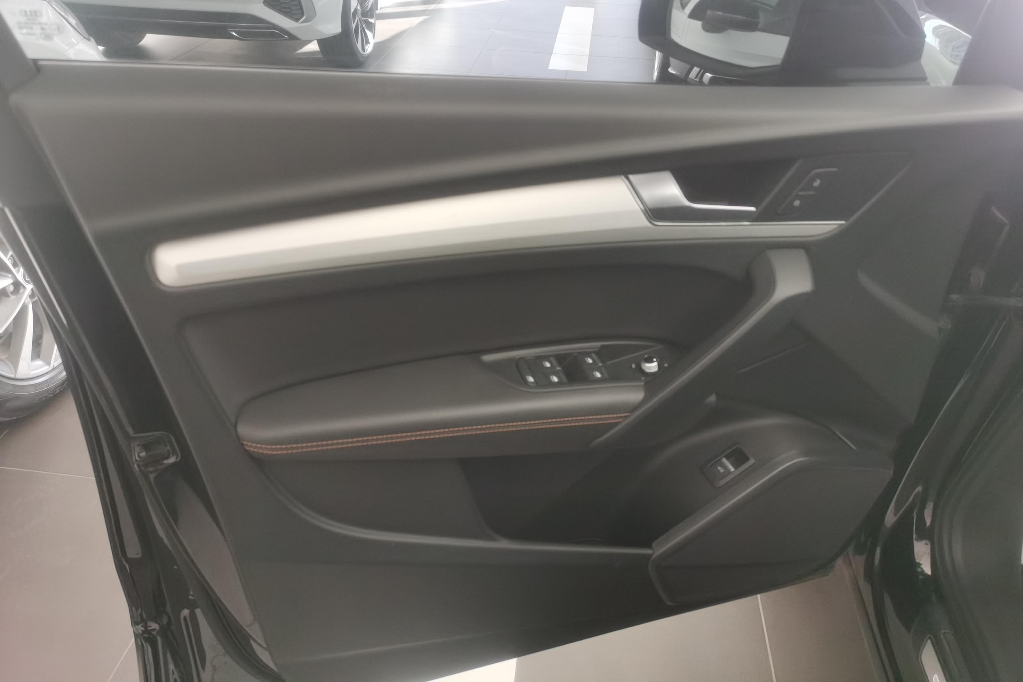 奥迪Q5L 40TFSI 2018款 2.0T 自动 荣享时尚型 (国Ⅴ) 