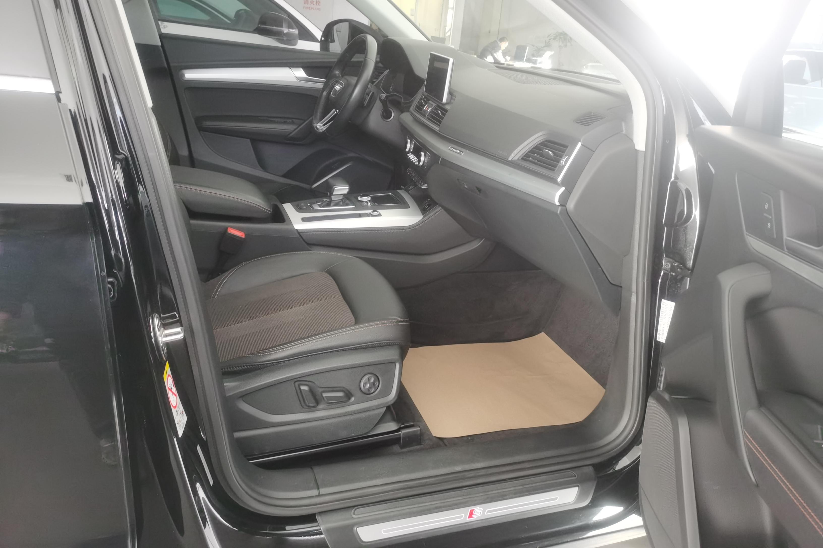 奥迪Q5L 40TFSI 2018款 2.0T 自动 荣享时尚型 (国Ⅴ) 