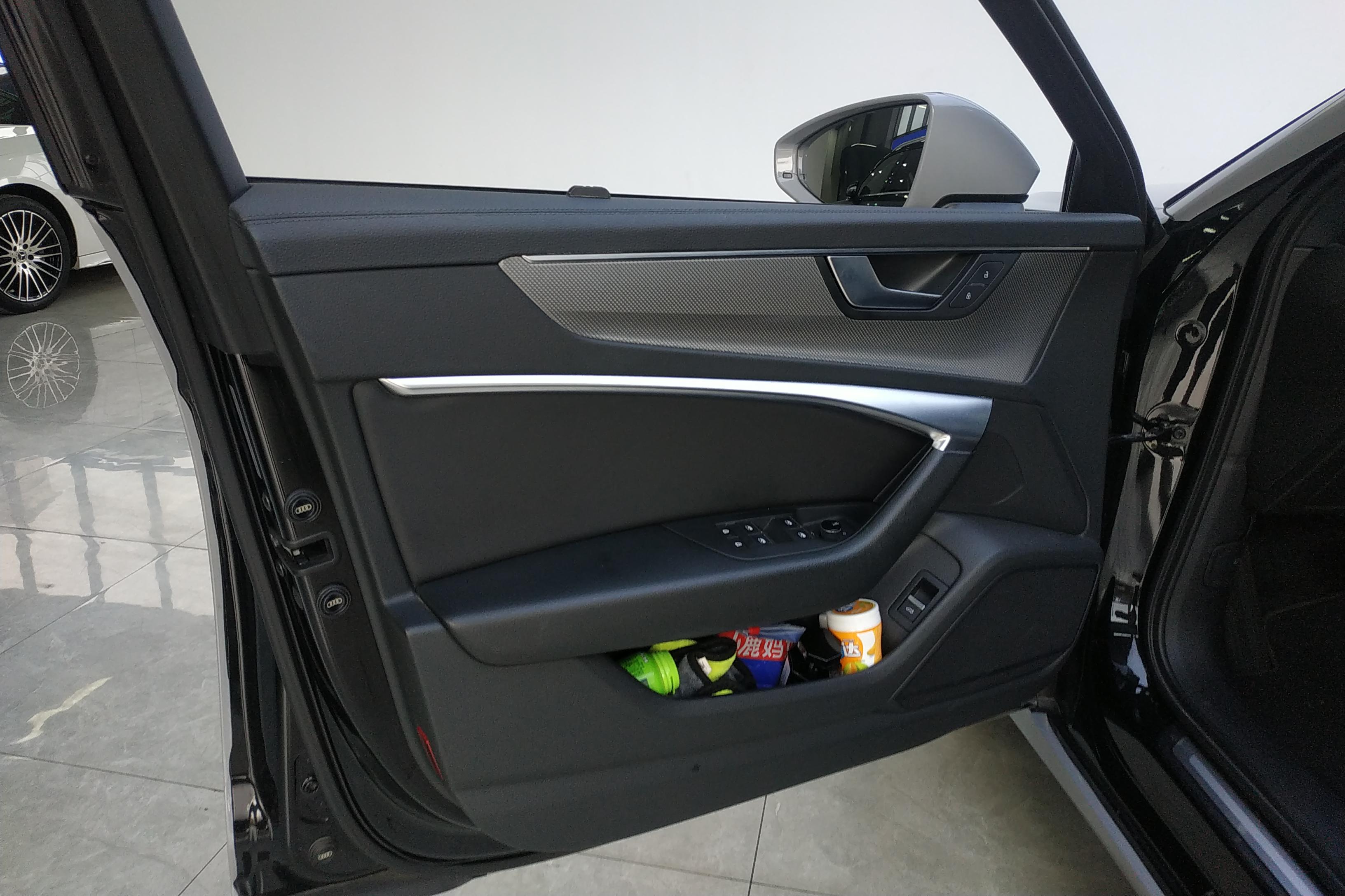 奥迪A6L 40TFSI 2019款 2.0T 自动 豪华动感型 (国Ⅵ) 