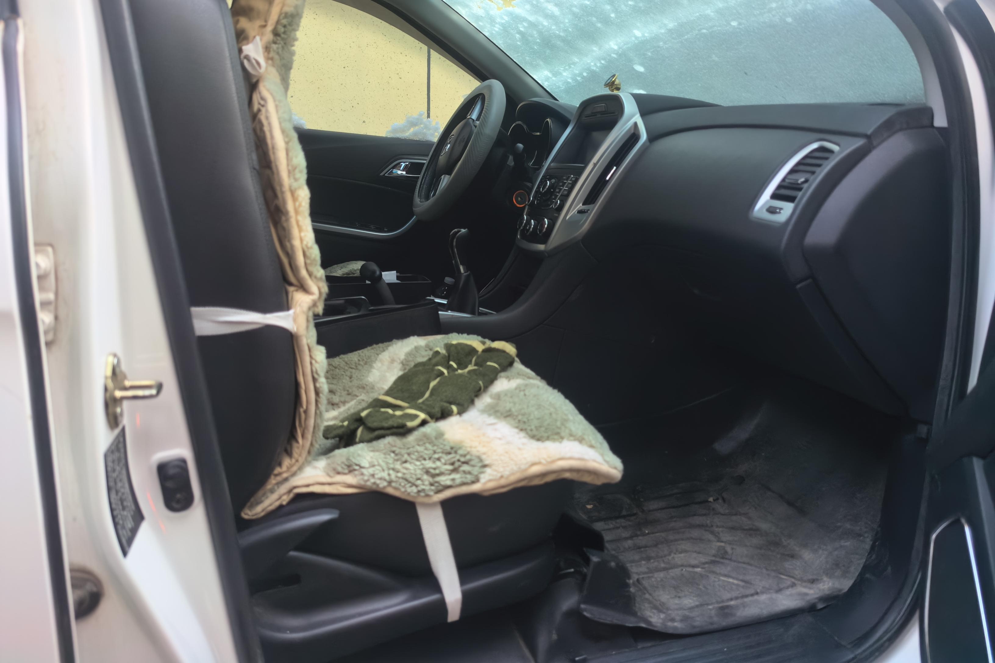 江铃驭胜 S350 2013款 2.0T 手动 四驱 豪华版 (国Ⅳ) 