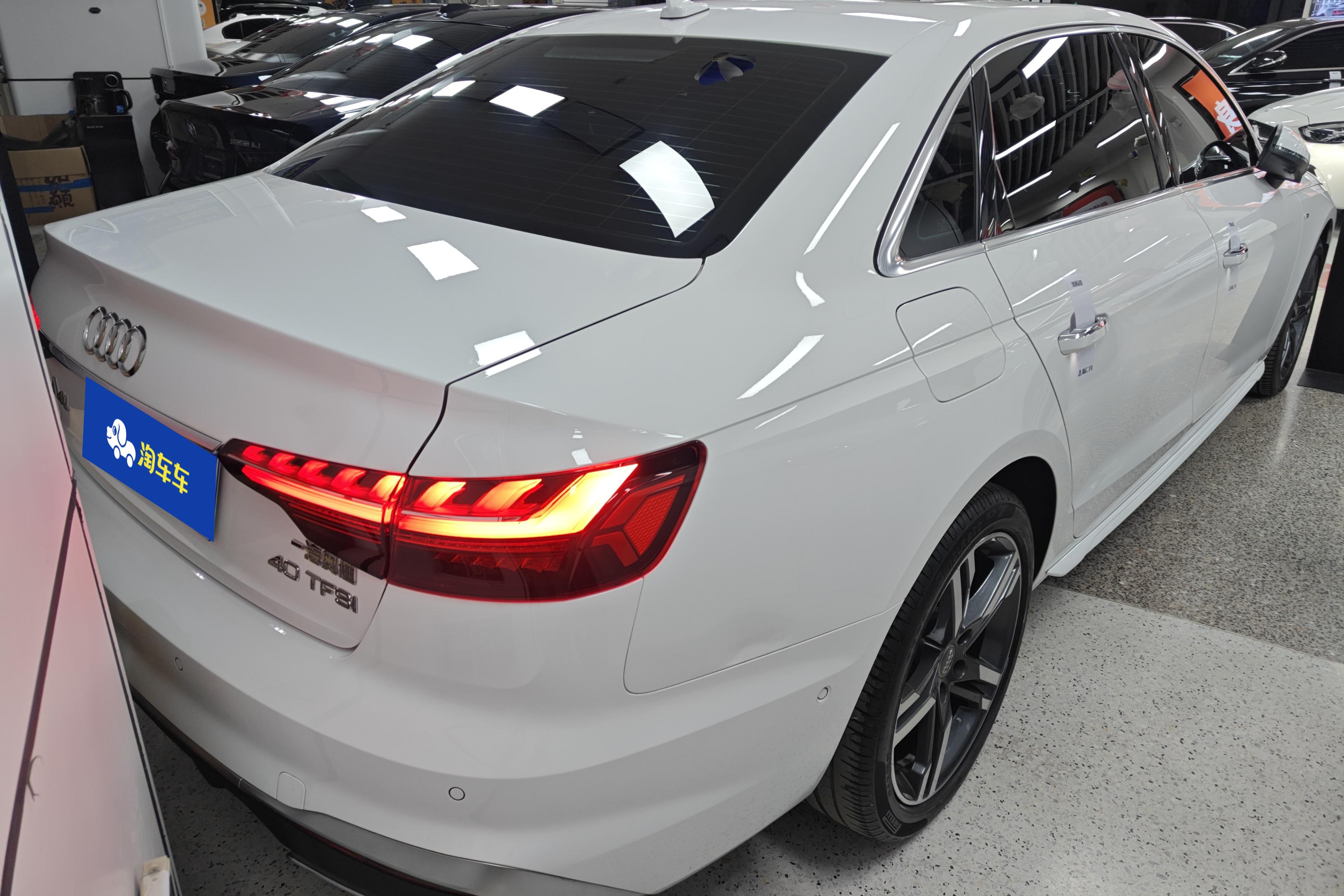 奥迪A4L 2020款 2.0T 自动 豪华动感型 (国Ⅵ) 