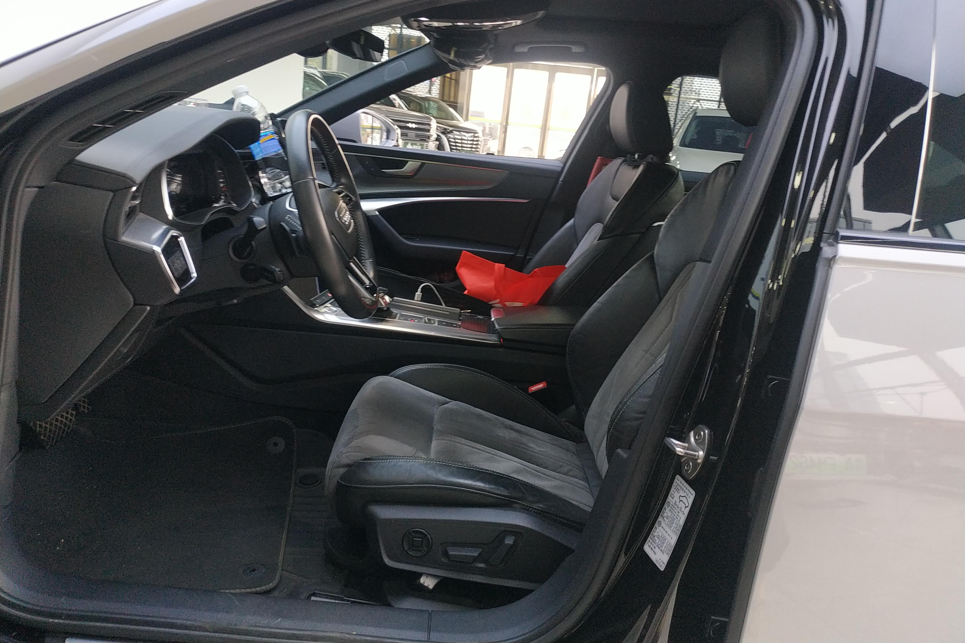 奥迪A6L 40TFSI 2019款 2.0T 自动 豪华动感型 (国Ⅵ) 