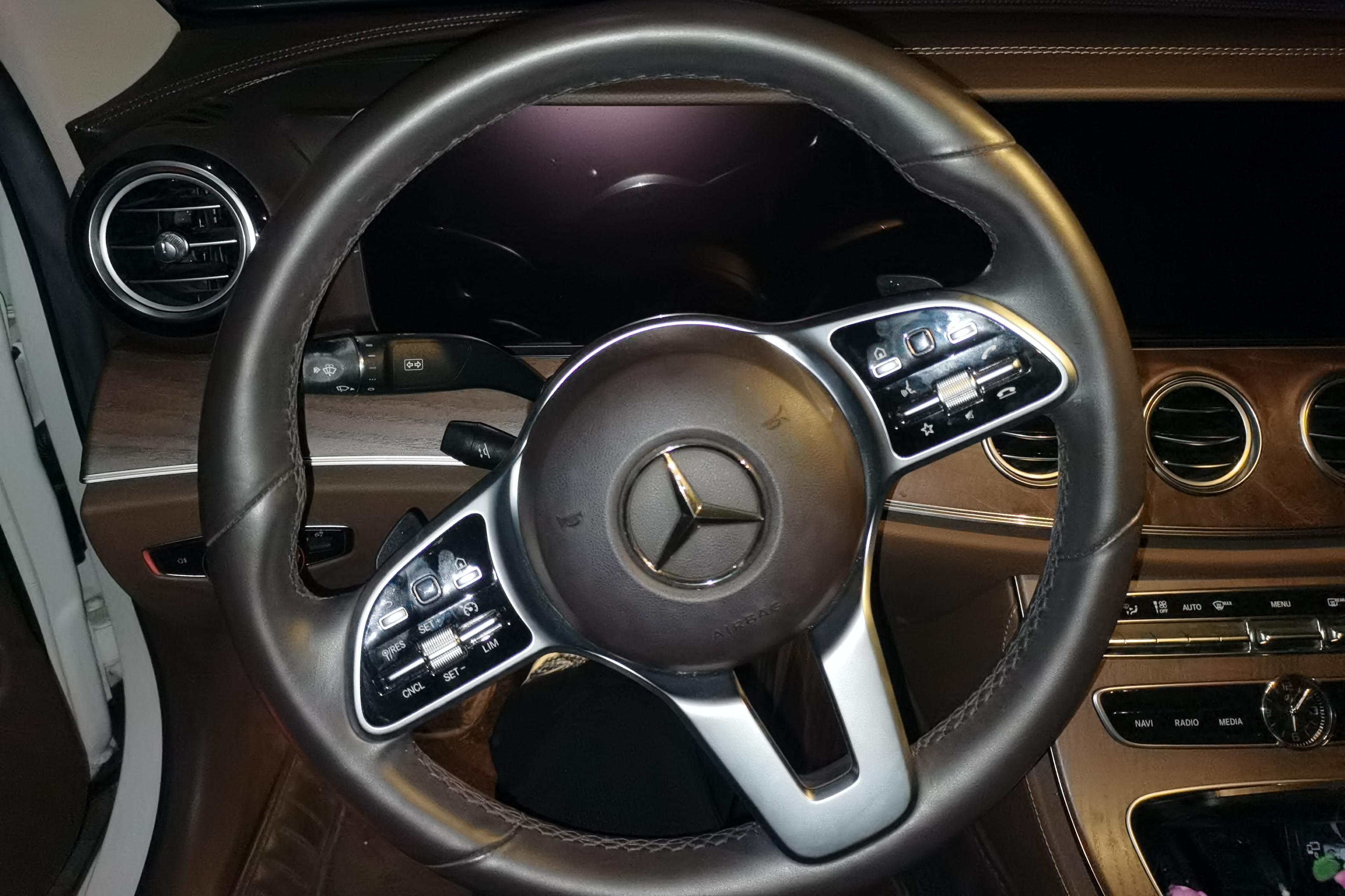 奔驰E级 E300L 2020款 2.0T 自动 汽油 时尚型改款 (国Ⅵ) 
