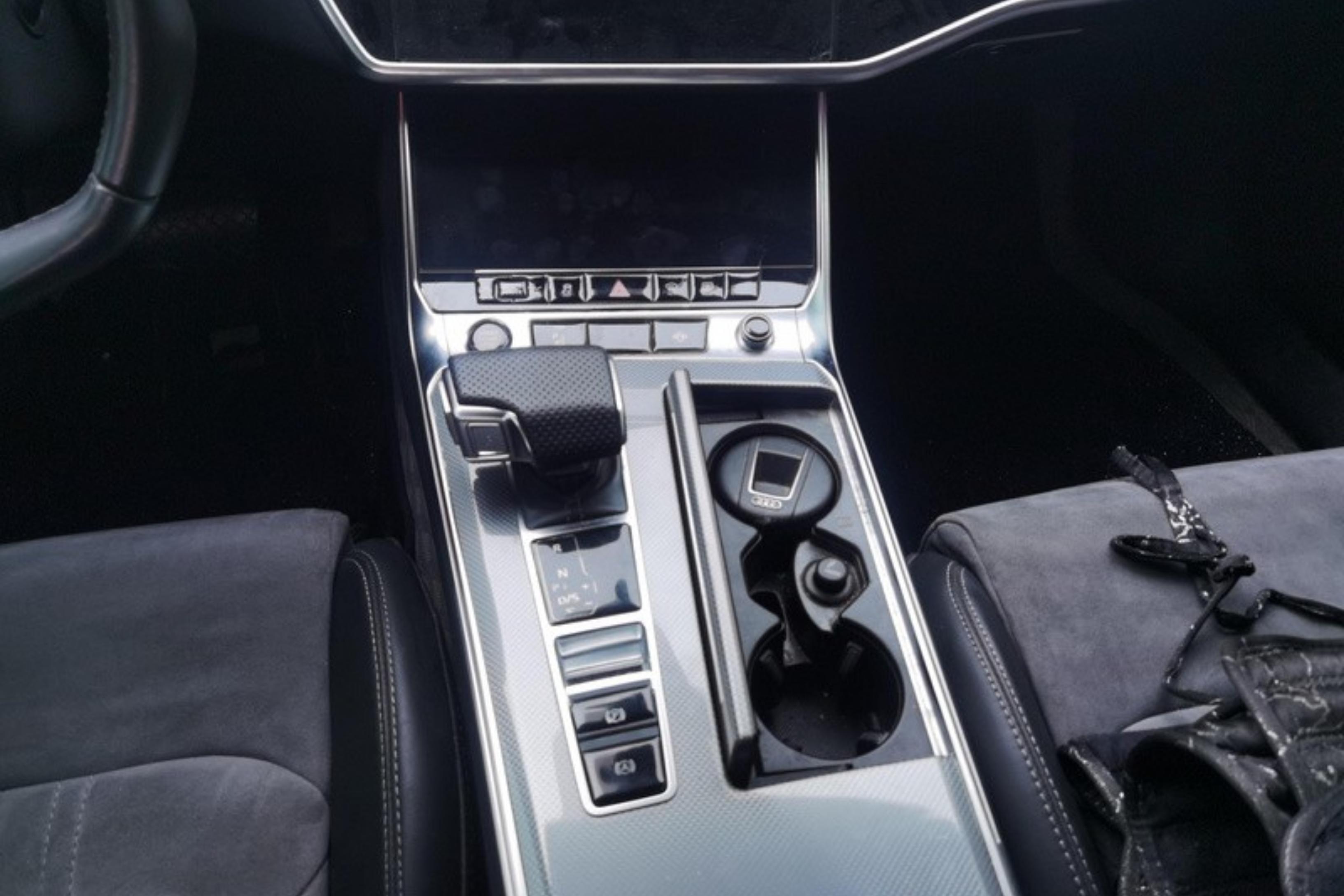 奥迪A6L 45TFSI 2022款 2.0T 自动 尊享动感型 (国Ⅵ) 