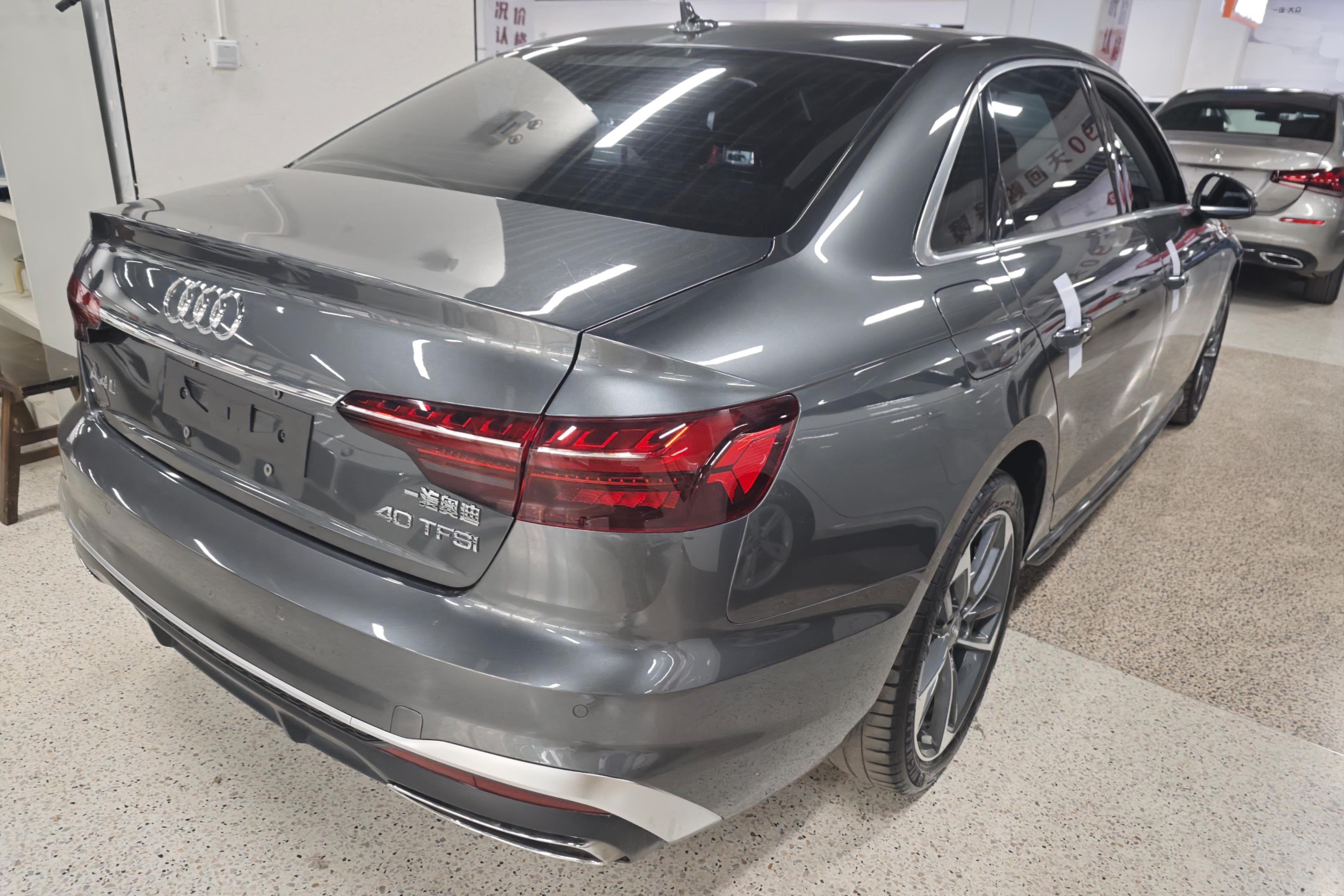 奥迪A4L 2020款 2.0T 自动 时尚动感型 (国Ⅵ) 