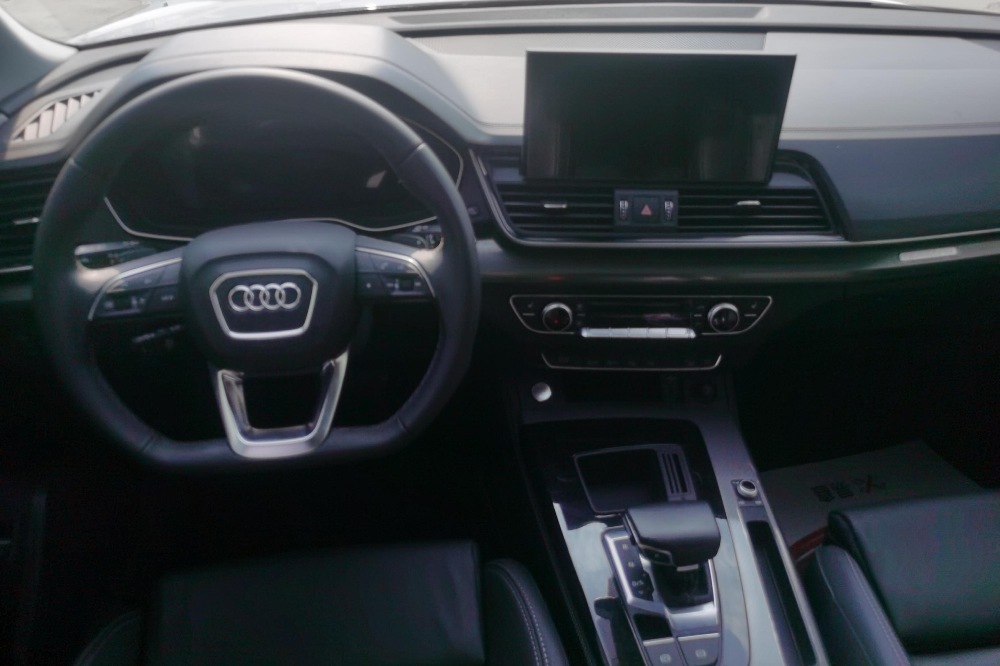 奥迪Q5L 45TFSI 2022款 2.0T 自动 改款豪华动感型 (国Ⅵ) 