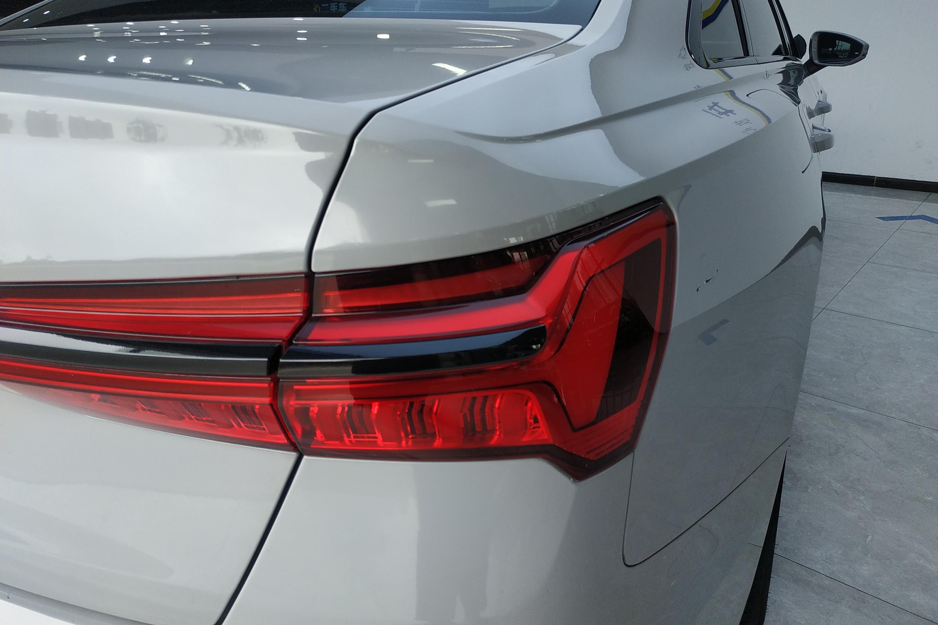 奥迪A6L 40TFSI 2019款 2.0T 自动 豪华动感型 (国Ⅵ) 