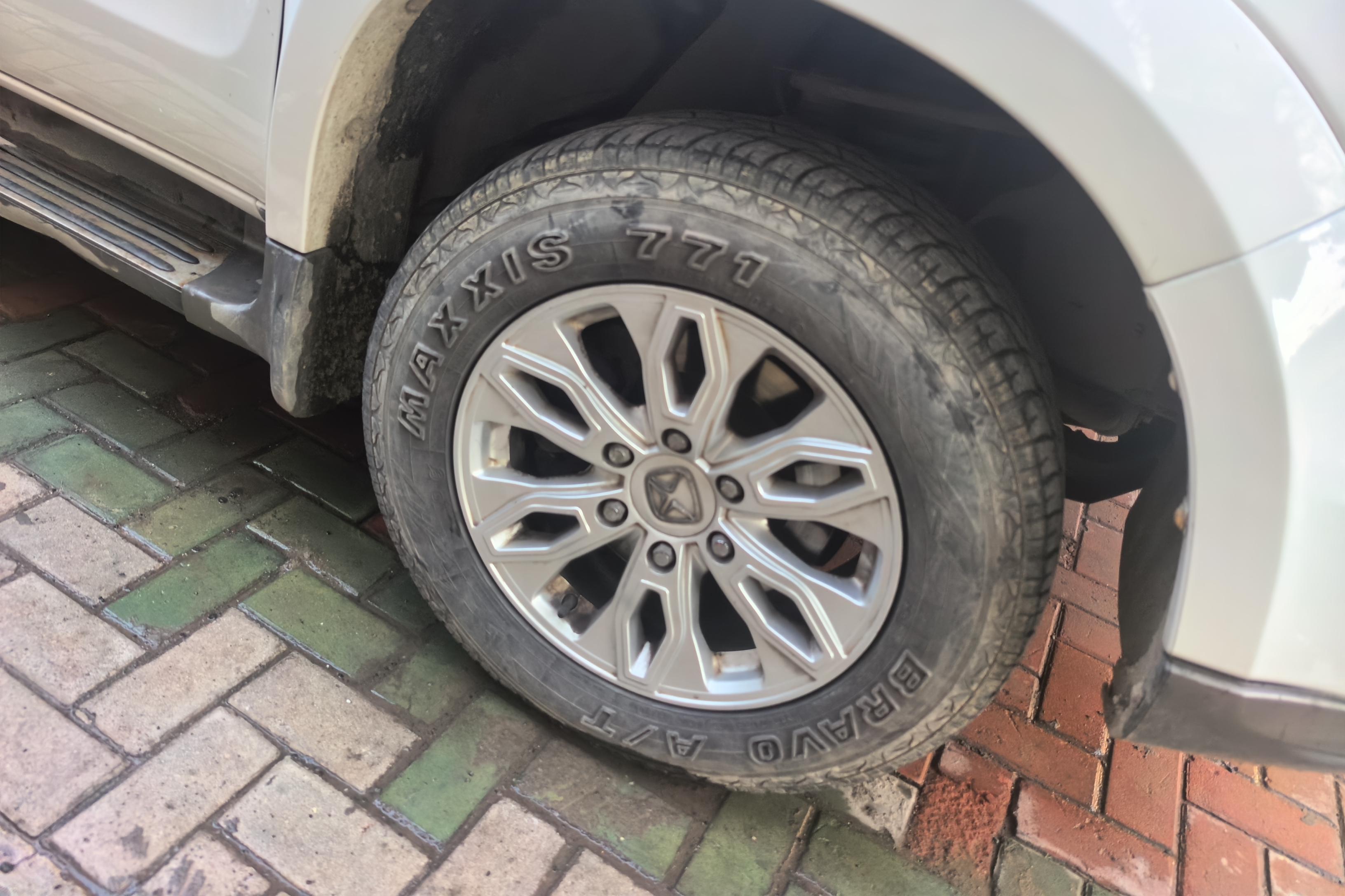 江铃驭胜 S350 2013款 2.0T 手动 四驱 豪华版 (国Ⅳ) 